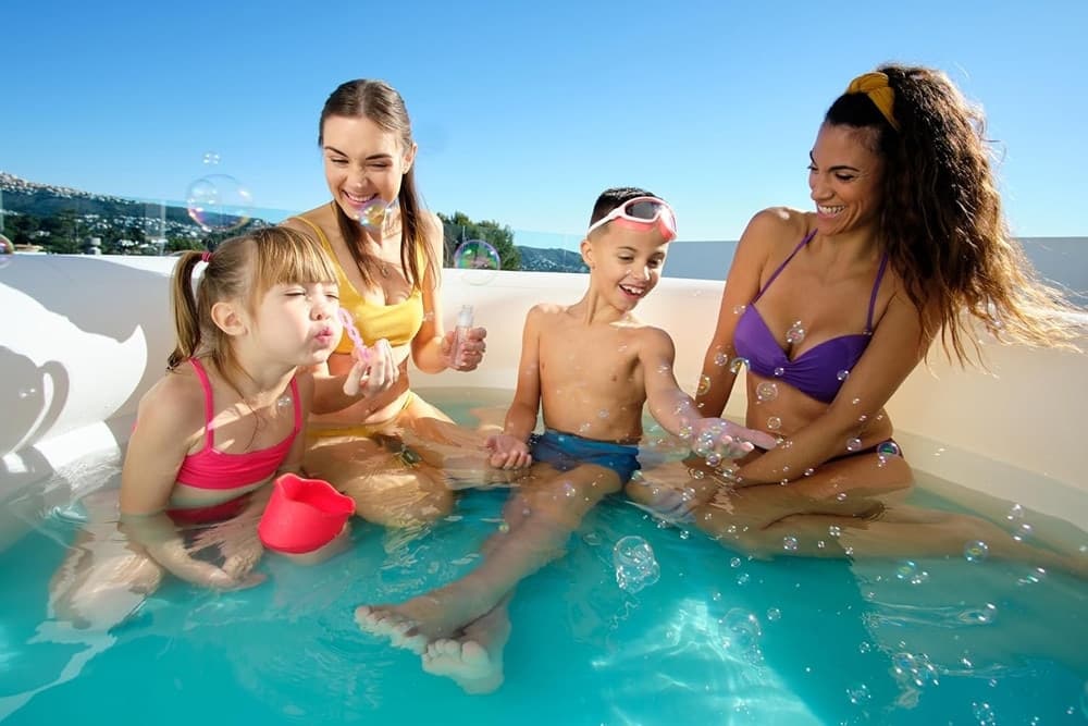 PISCINA TONDA GONFIABILE FAMILY STAMPA ARCOBALENO 206X206X51CM CON 2 PORTABICCHIERI 54443 in Piscine gonfiabili Trade Shop italia - Napoli, commercioVirtuoso.it