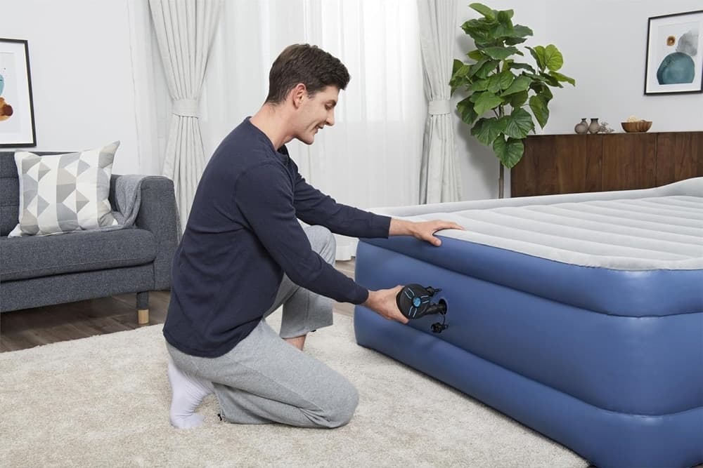 POMPA DI GONFIAGGIO ELETTRICA POWERTOUCH A BATTERIE CON 3 ADATTATORI 12X11X10CM 62254 in Pompe elettriche Trade Shop italia - Napoli, commercioVirtuoso.it