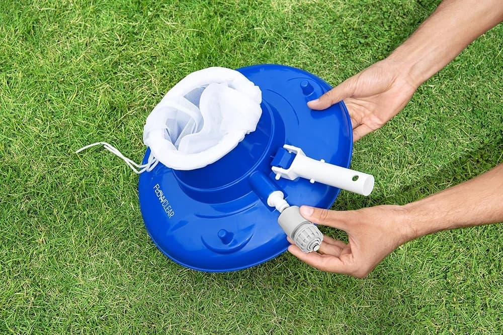 ASPIRATORE FOGLIE DETRITI PULIZIA PER PISCINA AQUASUCTION CON RUOTE SPAZZOLE 8 GETTI 58657 in Aspiratori a mano Trade Shop italia - Napoli, commercioVirtuoso.it