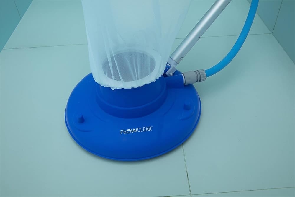 ASPIRATORE FOGLIE DETRITI PULIZIA PER PISCINA AQUASUCTION CON RUOTE SPAZZOLE 8 GETTI 58657 in Aspiratori a mano Trade Shop italia - Napoli, commercioVirtuoso.it
