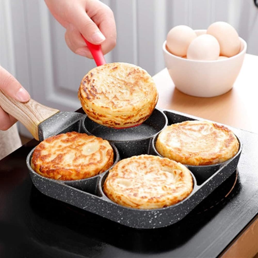 PADELLA ANTIADERENTE A 4 FORI PER UOVA PANCAKE MANICO IN LEGNO ACCESSORI CUCINA 624386 in Padelle per omelette e frittate Trade Shop italia - Napoli, commercioVirtuoso.it