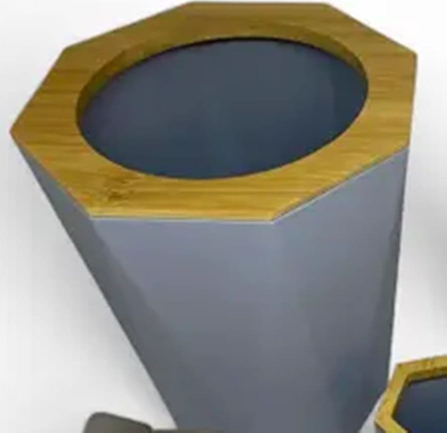 PATTUMIERA CESTINO SPAZZATURA A CILINDRO ESAGONALE GEOMETRICO GRIGIO LEGNO DA BAGNO 10850 in Pattumiere da bagno Trade Shop italia - Napoli, commercioVirtuoso.it
