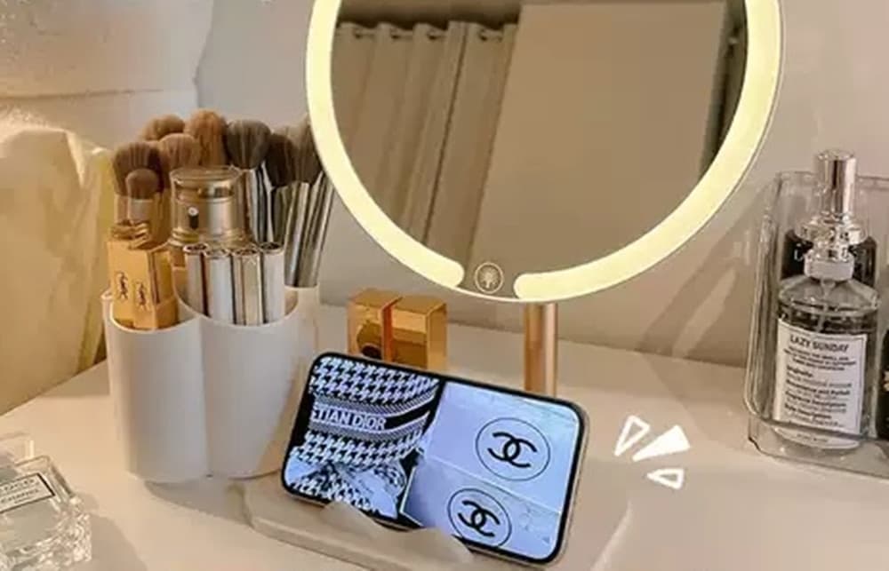 SPECCHIO TRUCCO DA TAVOLO CON LUCE LED CONTENITORE PORTAOGGETTI GIREVOLE PORTACELLULARE in Specchi da tavolo Trade Shop italia - Napoli, commercioVirtuoso.it