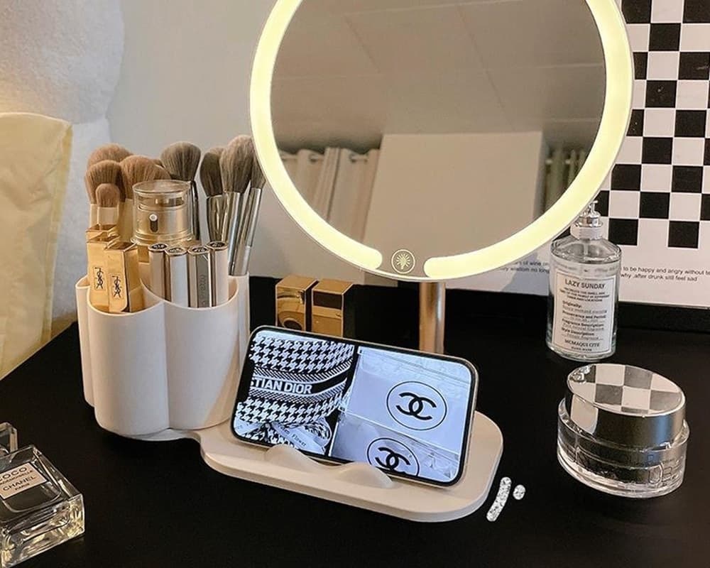 SPECCHIO TRUCCO DA TAVOLO CON LUCE LED CONTENITORE PORTAOGGETTI GIREVOLE PORTACELLULARE in Specchi da tavolo Trade Shop italia - Napoli, commercioVirtuoso.it