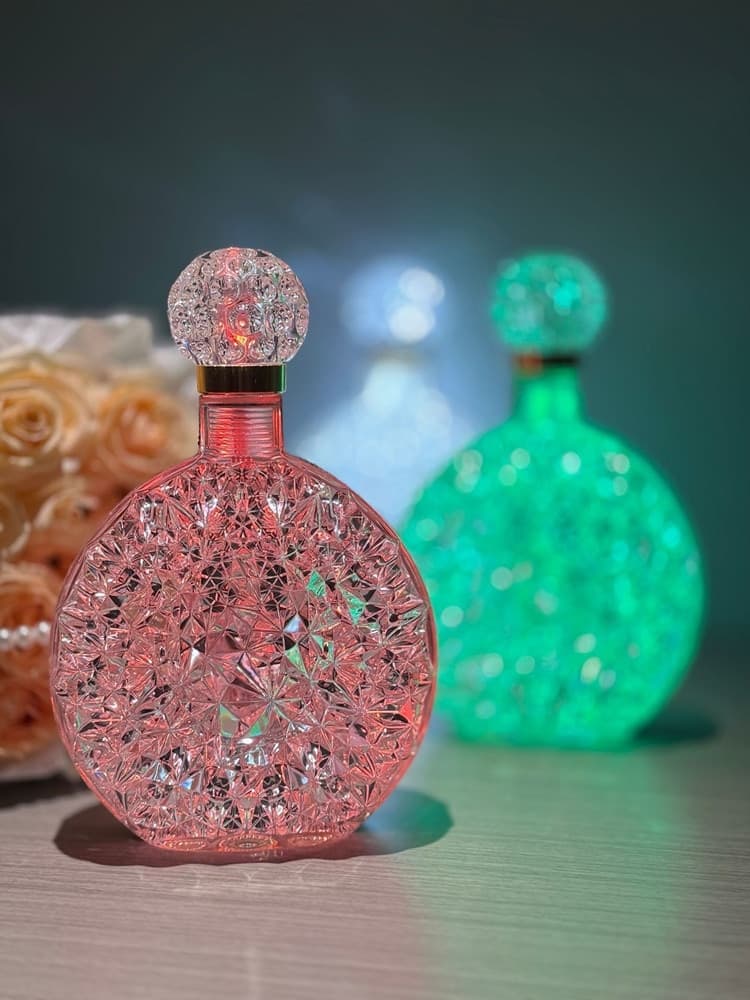 LAMPADA DA TAVOLO LUCE NOTTURNA D'ATMOSFERA CRISTALLO BOTTIGLIA VINO RICARICA TOUCH in Lampade da tavolo e abat-jour Trade Shop italia - Napoli, commercioVirtuoso.it
