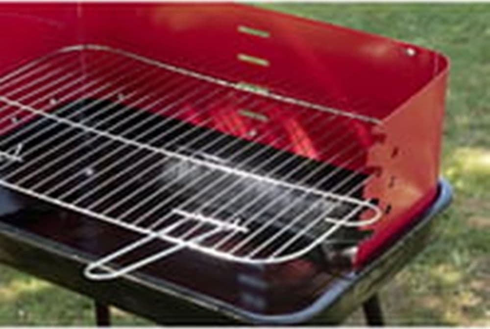 BARBECUE A CARBONELLA CON GRIGLIA REGOLABILE IN ACCIAIO PARAVENTO RIPIANO H82X58X38CM in Barbecue a carbone Trade Shop italia - Napoli, commercioVirtuoso.it