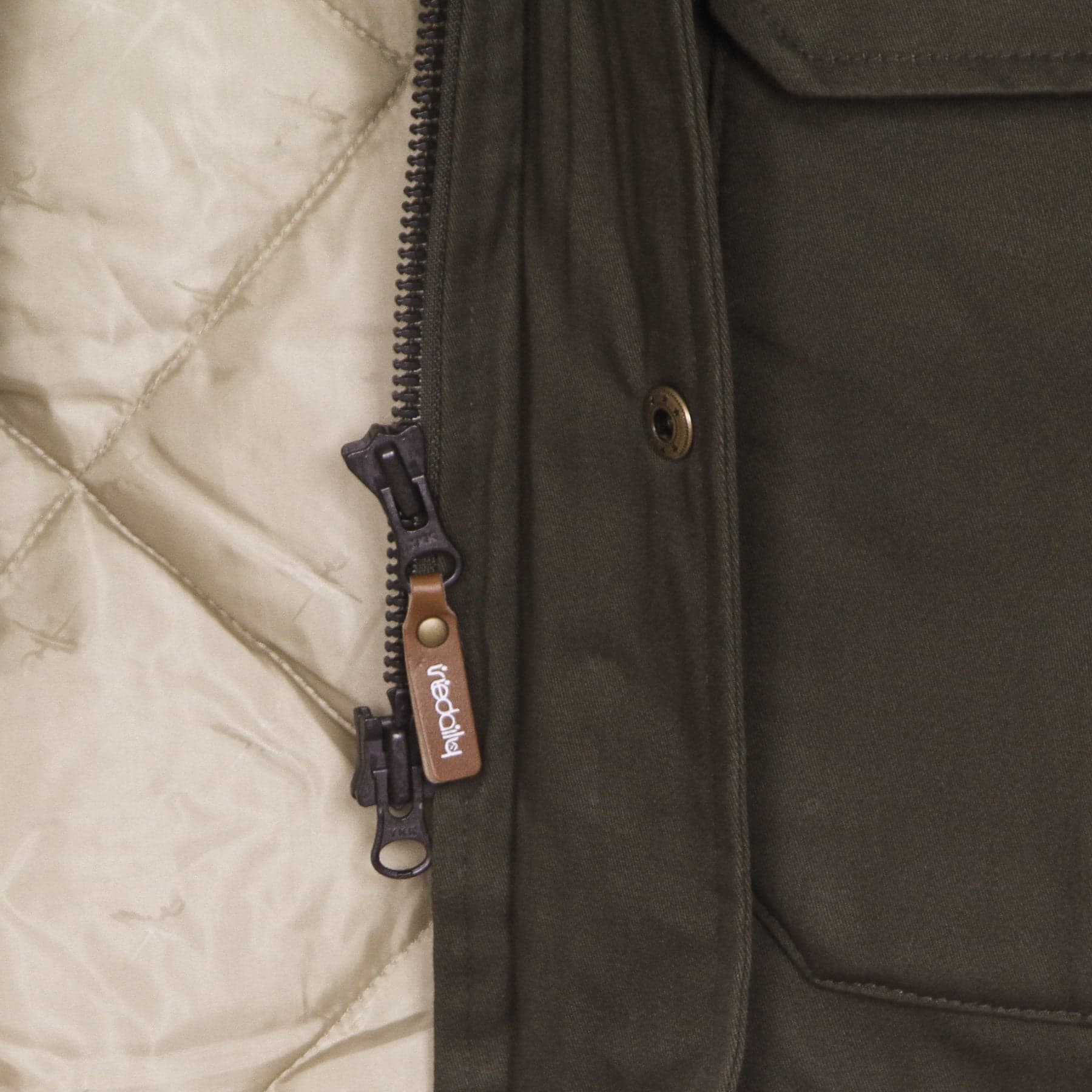 IRIEDAILY Giaccone Uomo Wonderer Parka Night Olive da uomo in Giacche Drestige - Casamassima, commercioVirtuoso.it