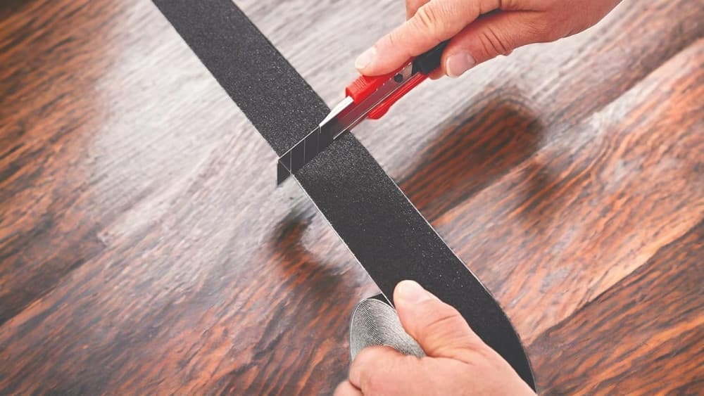 NASTRO ADESIVO NERO PER INTERNO/ESTERNO ANTICADUTA ANTISCIVOLO SENZA RESIDUI 25MMX5MT in Nastro di sicurezza Trade Shop italia - Napoli, commercioVirtuoso.it