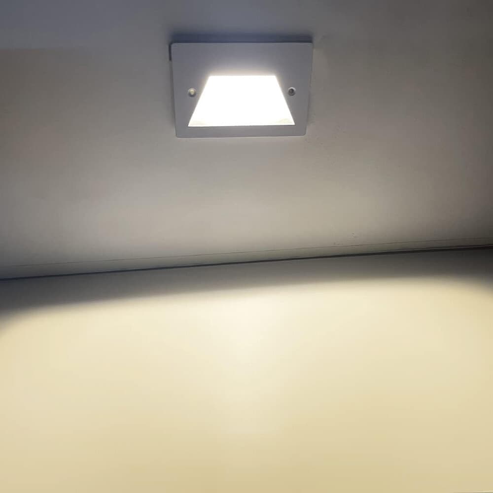 FARETTO INCASSO PER CASSETTA 503 SEGNAPASSO 3W TECNOLOGIA CCT CON SWITCH IP65 ES49-3C in Faretti da muro Trade Shop italia - Napoli, commercioVirtuoso.it