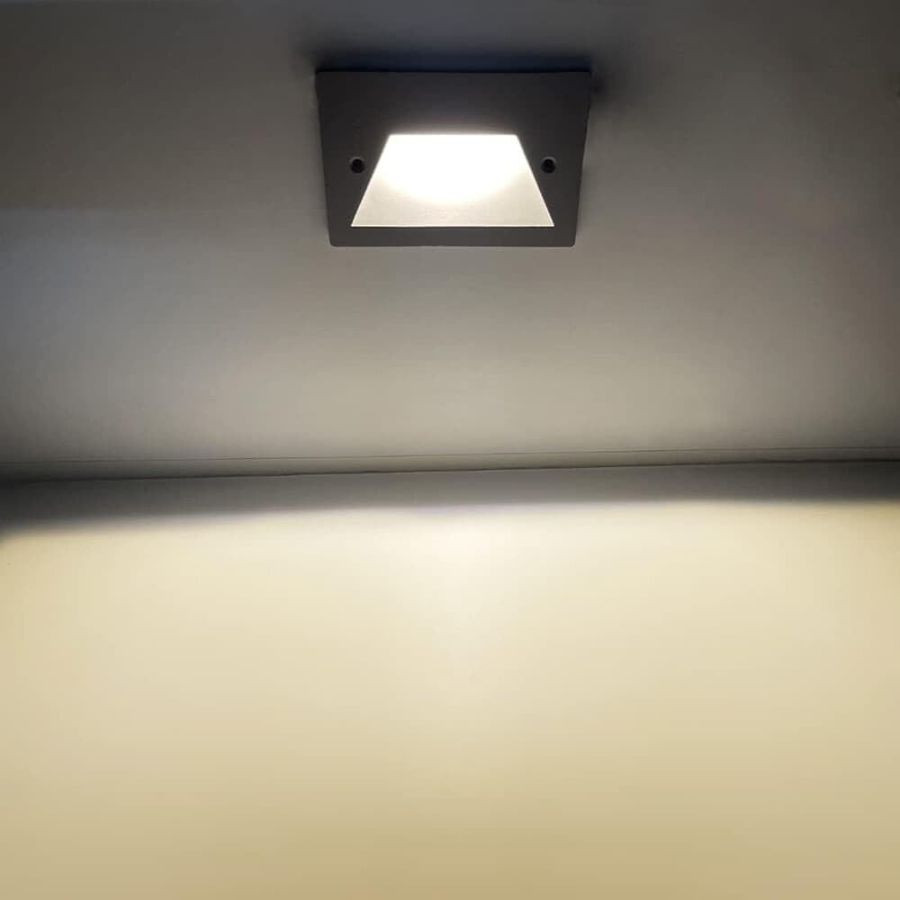 FARETTO INCASSO PER CASSETTA 503 SEGNAPASSO 3W TECNOLOGIA CCT CON SWITCH IP65 ES49-3C in Faretti da muro Trade Shop italia - Napoli, commercioVirtuoso.it