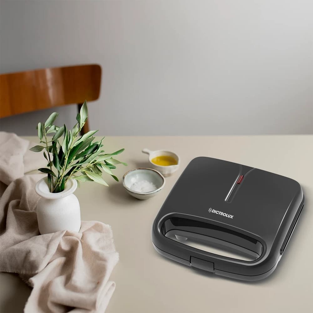 TOSTIERA ELETTRICA 750W AMPIE PIASTRE ANTIADERENTI PIEDINI ANTISCIVOLO MANICO TERMOISOLATO in Piastre tostapane Trade Shop italia - Napoli, commercioVirtuoso.it