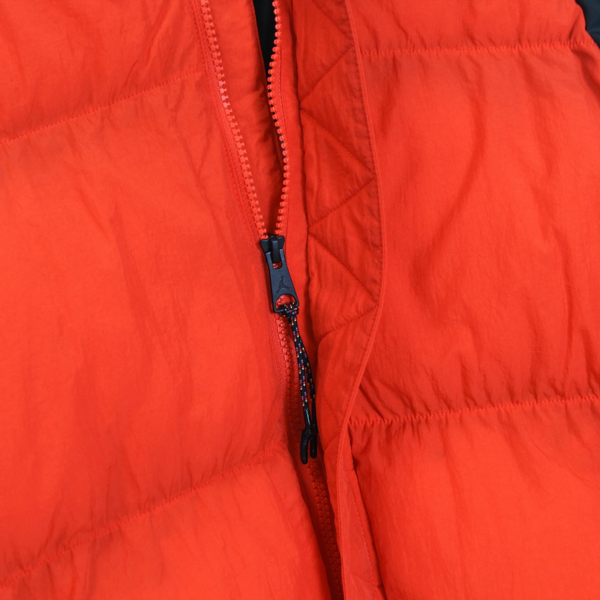 JORDAN Piumino Uomo Essential Puffer Jacket Chile Red da uomo in Giacche sportive e tecniche Drestige - Casamassima, commercioVirtuoso.it