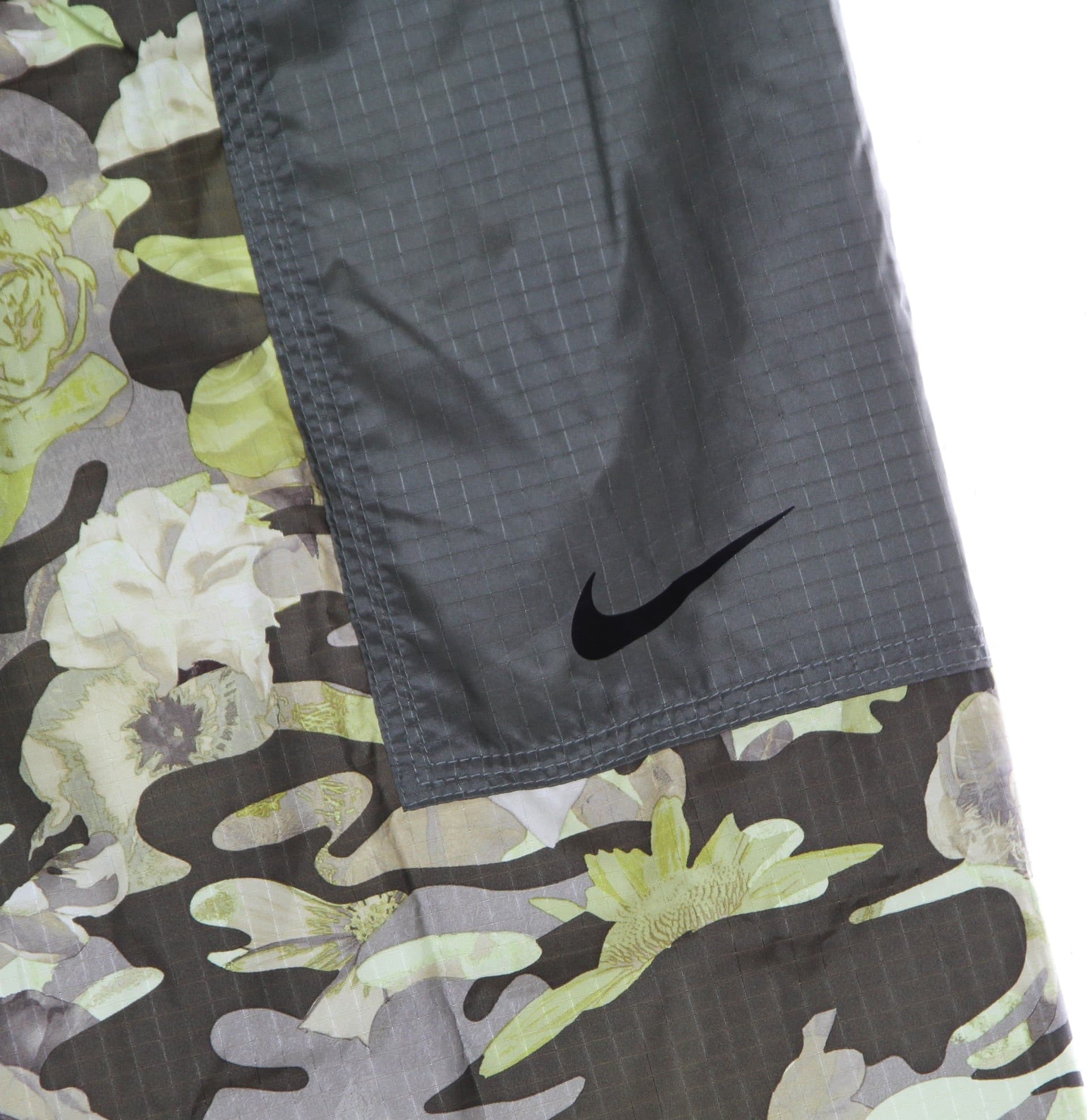Nike Pantalone Tuta Donna W Woven Aop Mr Jogger P&amp; G Cargo Khaki/light Army/black da donna in Pantaloni sportivi Drestige - Casamassima, commercioVirtuoso.it