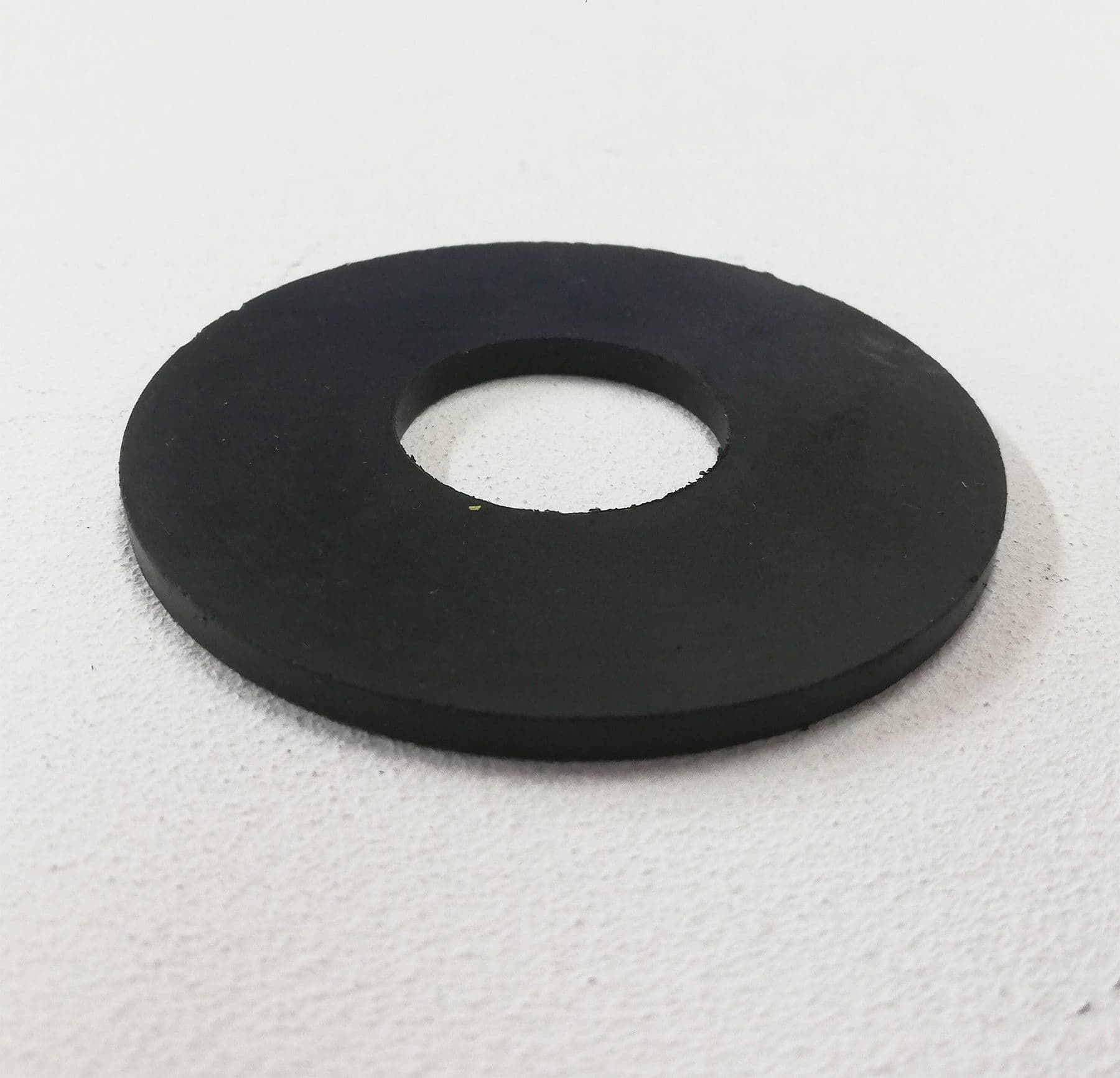 Guarnizione piatta membrana nera di chiusura per batteria Tremolada in Guarnizioni Aloiserw.com - Altomonte, commercioVirtuoso.it