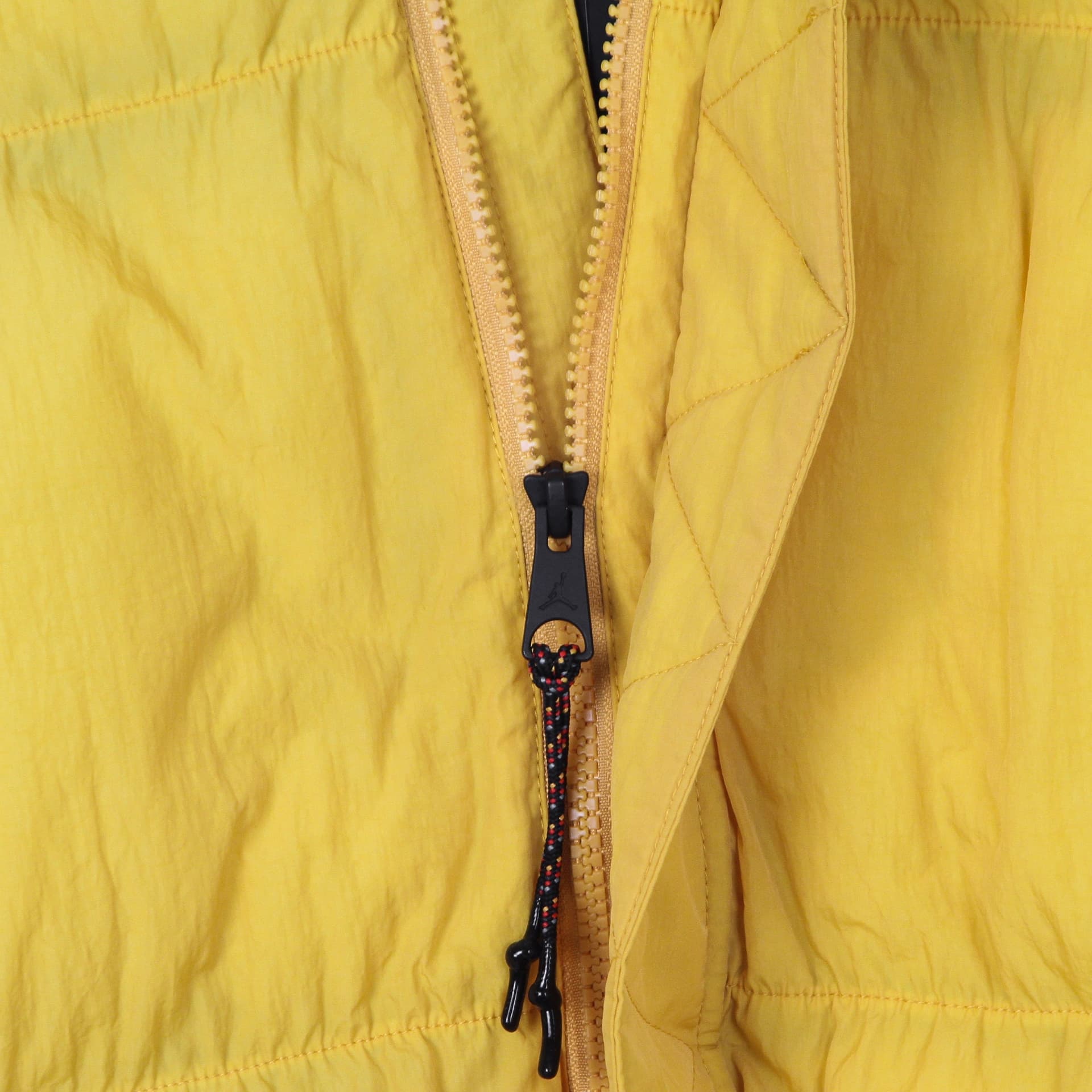 JORDAN Piumino Uomo Essential Puffer Jacket Pollen da uomo in Giacche Drestige - Casamassima, commercioVirtuoso.it