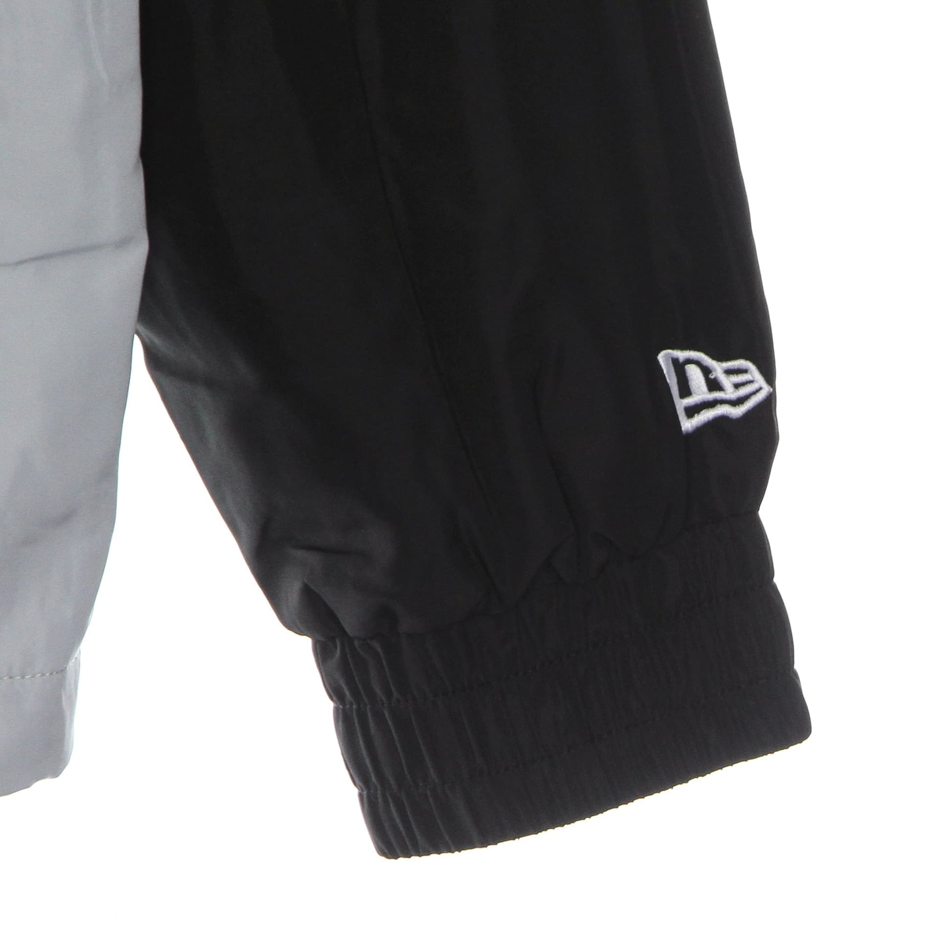 NEW ERA Giacca a Vento Infilabile Uomo Nfl Windbreaker Lasrai Black/dark Grey da uomo in Giacche Drestige - Casamassima, commercioVirtuoso.it