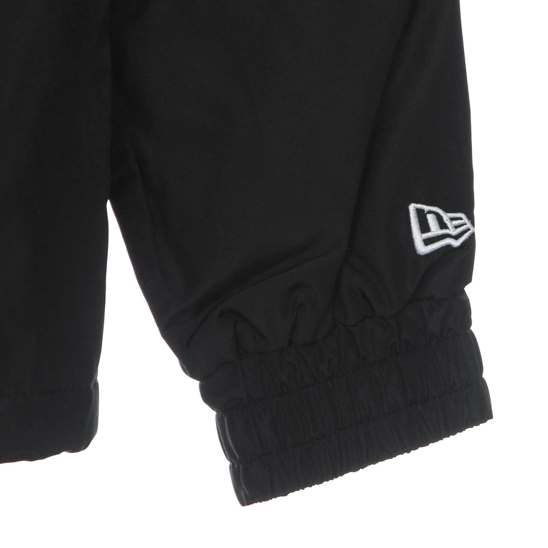 NEW ERA Giacca a Vento Infilabile Uomo Nba Distressed Logo Windbreaker Chibul Black da uomo in Giacche sportive e tecniche Drestige - Casamassima, commercioVirtuoso.it