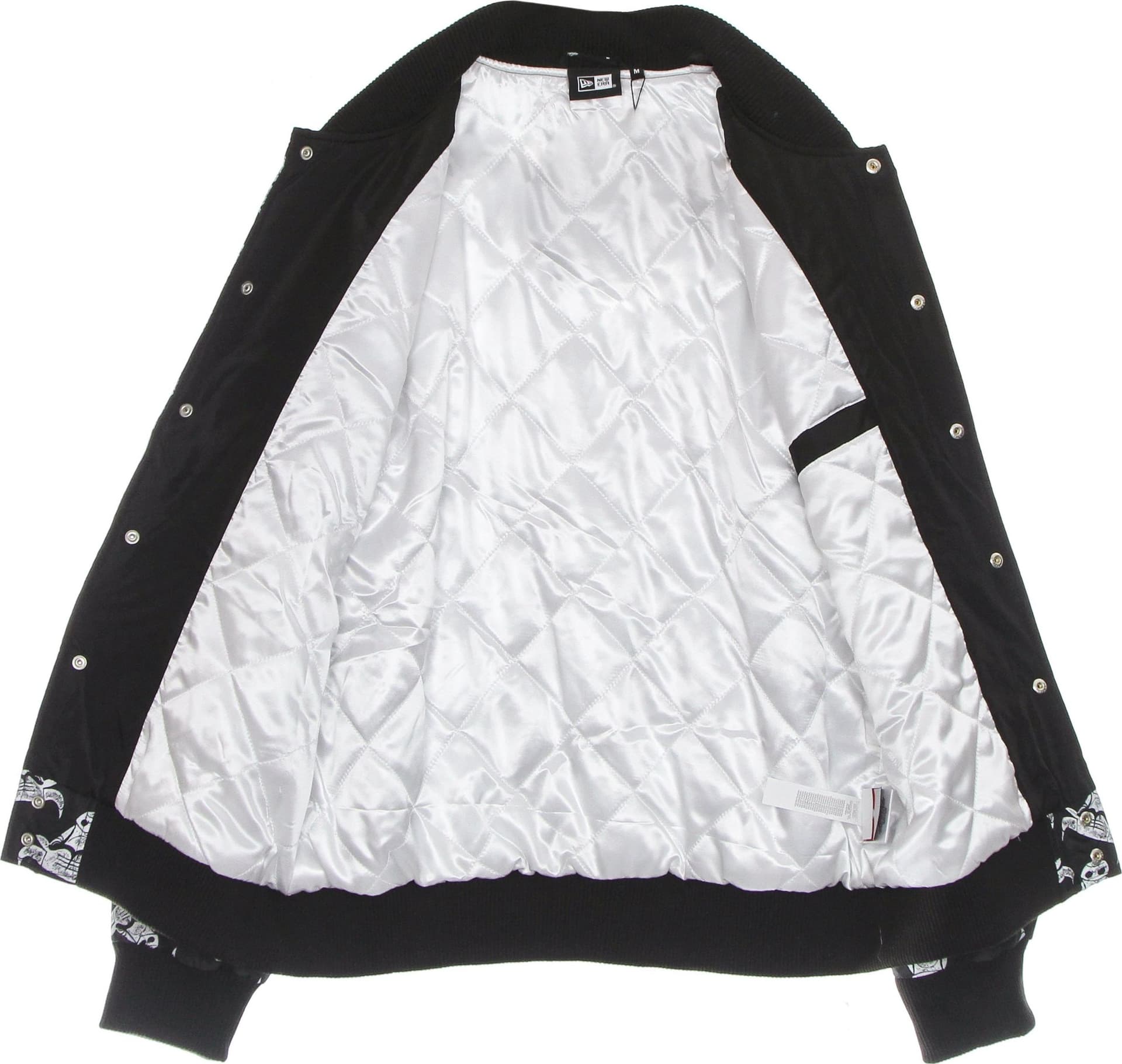 NEW ERA Giubbotto Bomber Uomo Nba All Over Print Distressed Logo Bomber Jacket Chibul Black da uomo in Giacche Drestige - Casamassima, commercioVirtuoso.it
