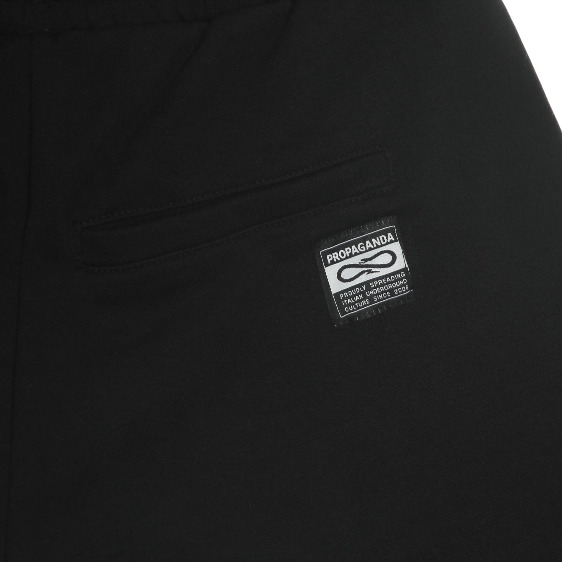 PROPAGANDA Pantalone Corto Tuta Uomo Tangle Sweatshorts Black da uomo in Pantaloncini sportivi Drestige - Casamassima, commercioVirtuoso.it