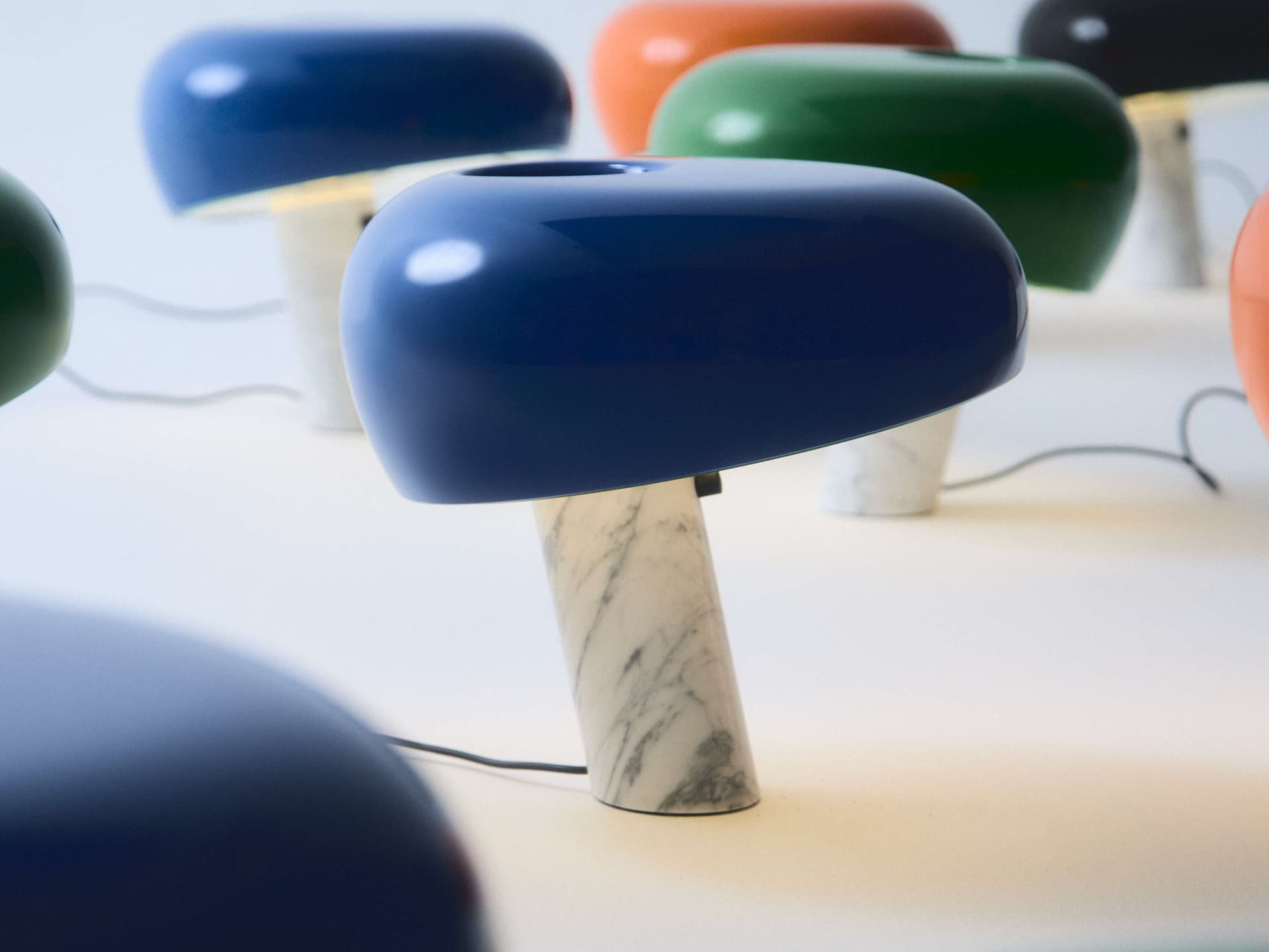 Flos Snoopy Navy Blue Lampada da Tavolo in Lampade da tavolo e abat-jour Brilla Luce - Sarzana, commercioVirtuoso.it