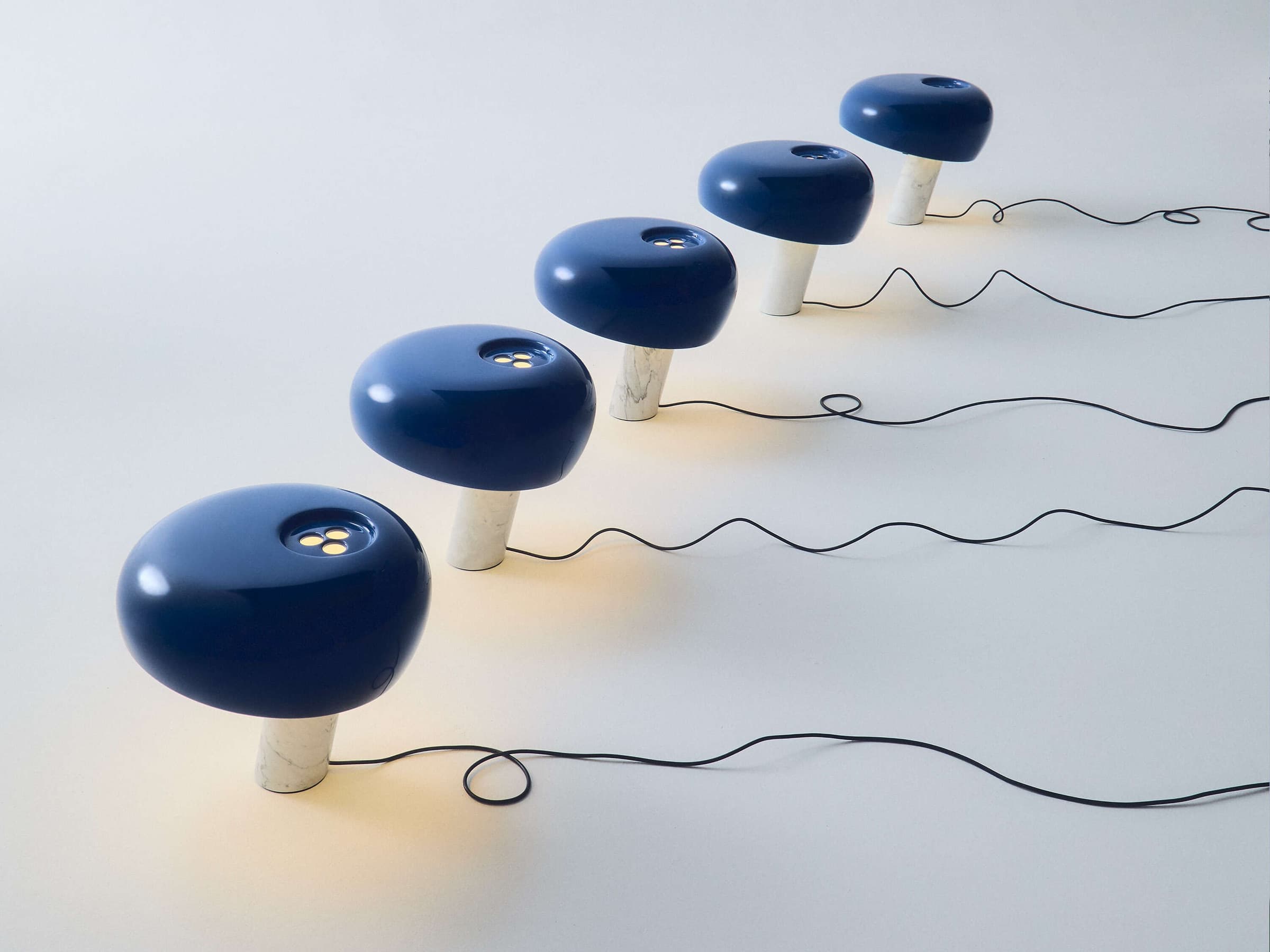 Flos Snoopy Navy Blue Lampada da Tavolo in Lampade da tavolo e abat-jour Brilla Luce - Sarzana, commercioVirtuoso.it