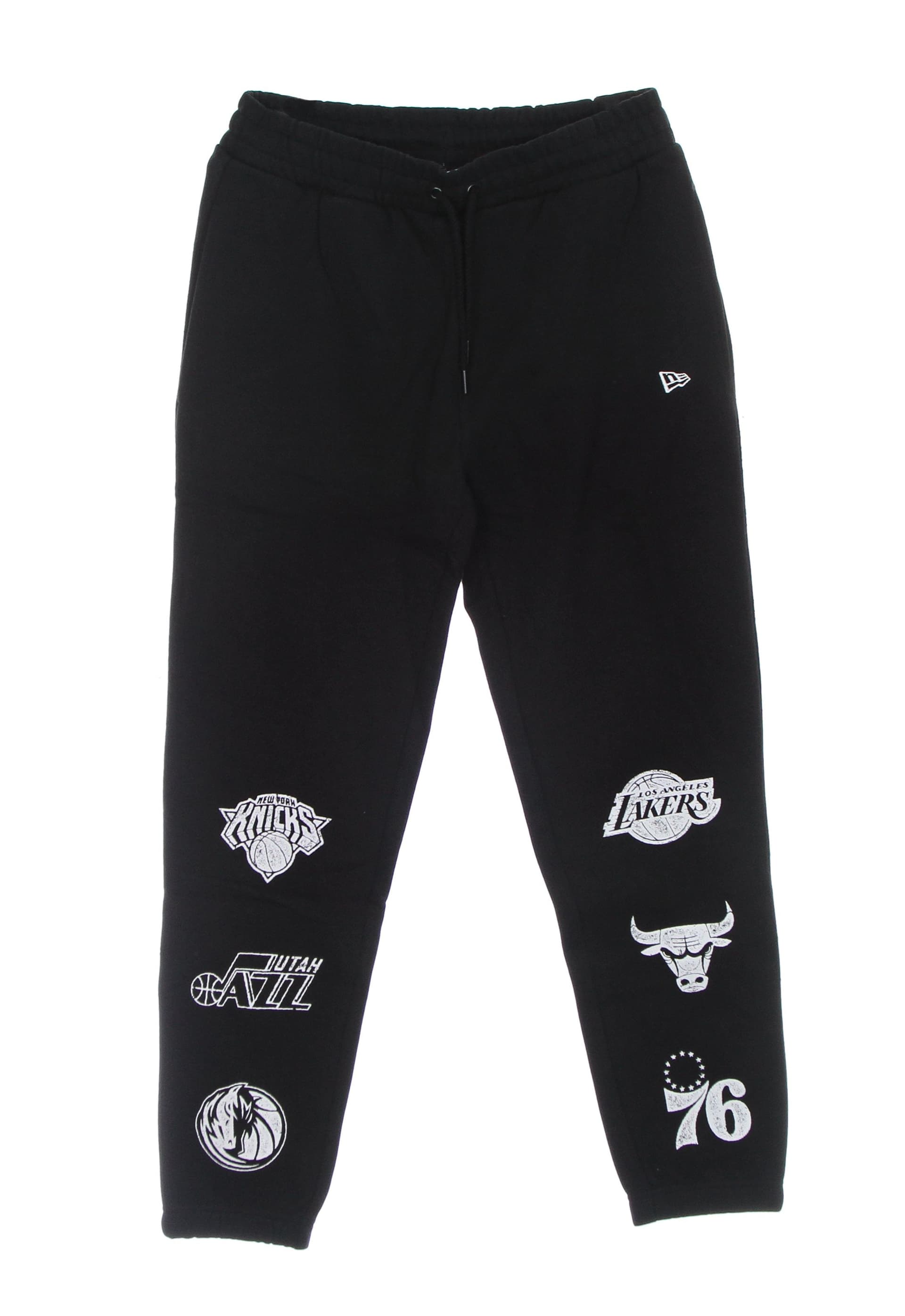 NEW ERA Pantalone Tuta Felpato Uomo Nba Multi Team Logo Jogger Black da uomo in Pantaloni sportivi Drestige - Casamassima, commercioVirtuoso.it