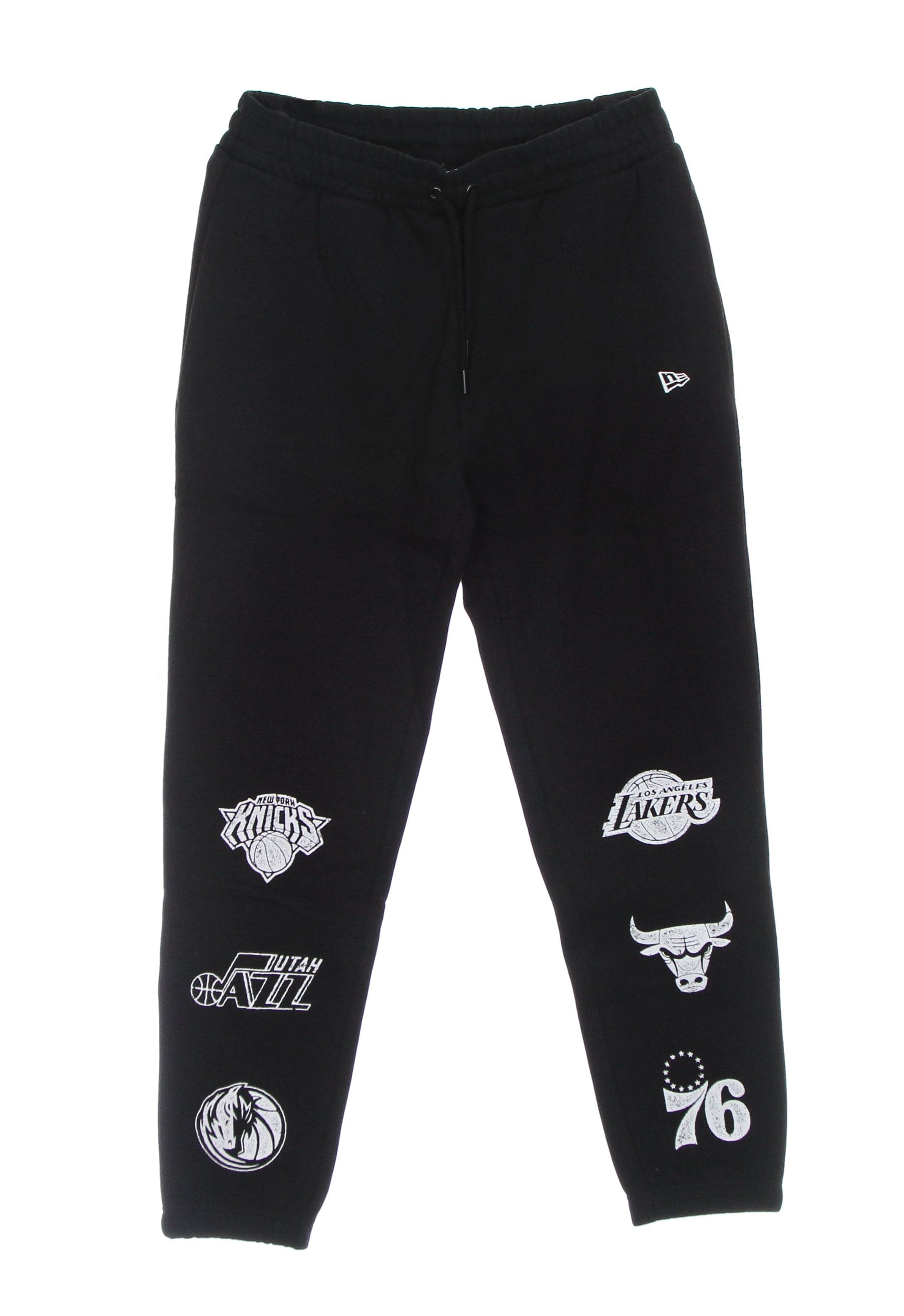 NEW ERA Pantalone Tuta Felpato Uomo Nba Multi Team Logo Jogger Black da uomo in Pantaloni sportivi Drestige - Casamassima, commercioVirtuoso.it