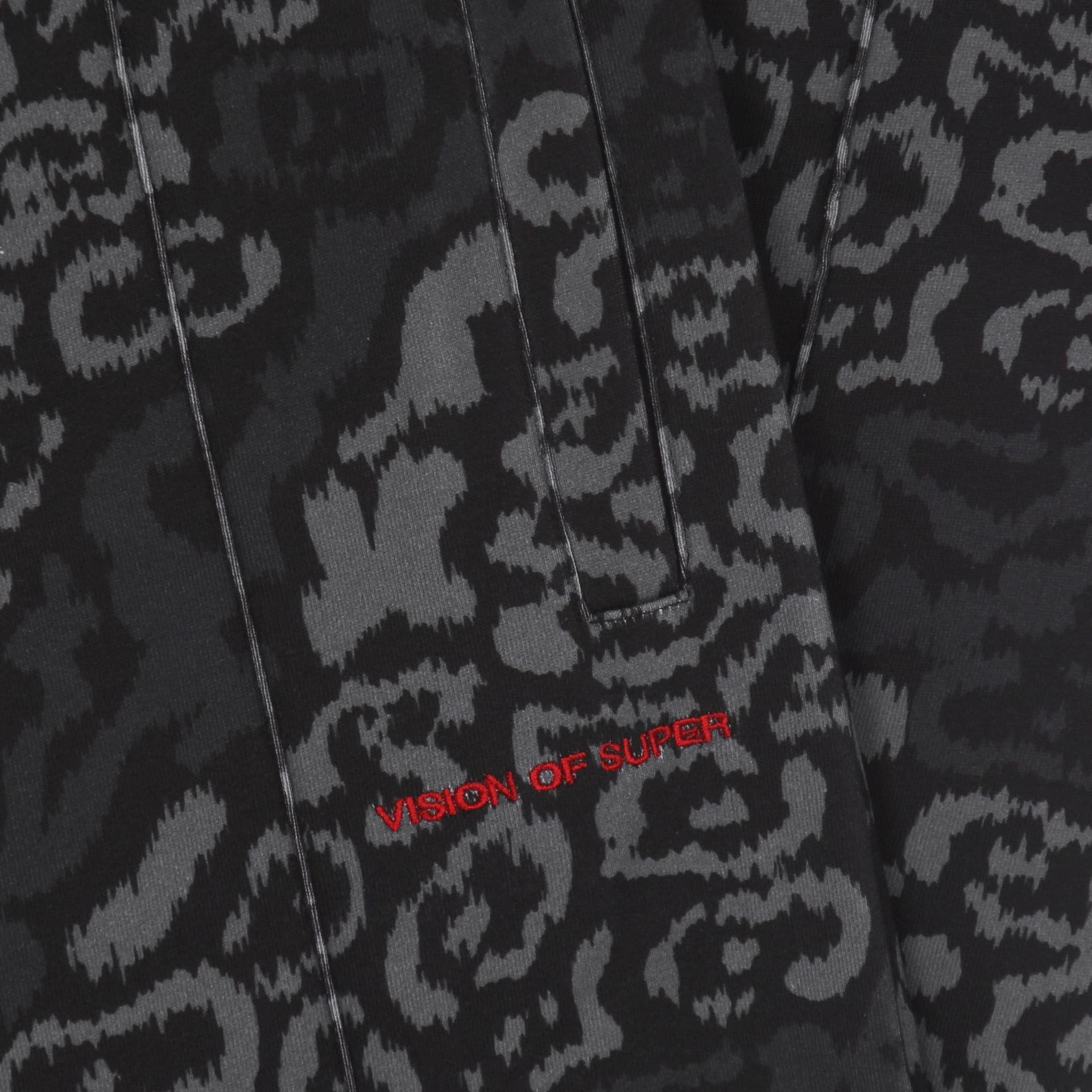 VISION OF SUPER Pantalone Tuta Leggero Uomo Allover Leopard Pants Black da uomo in Pantaloni sportivi Drestige - Casamassima, commercioVirtuoso.it