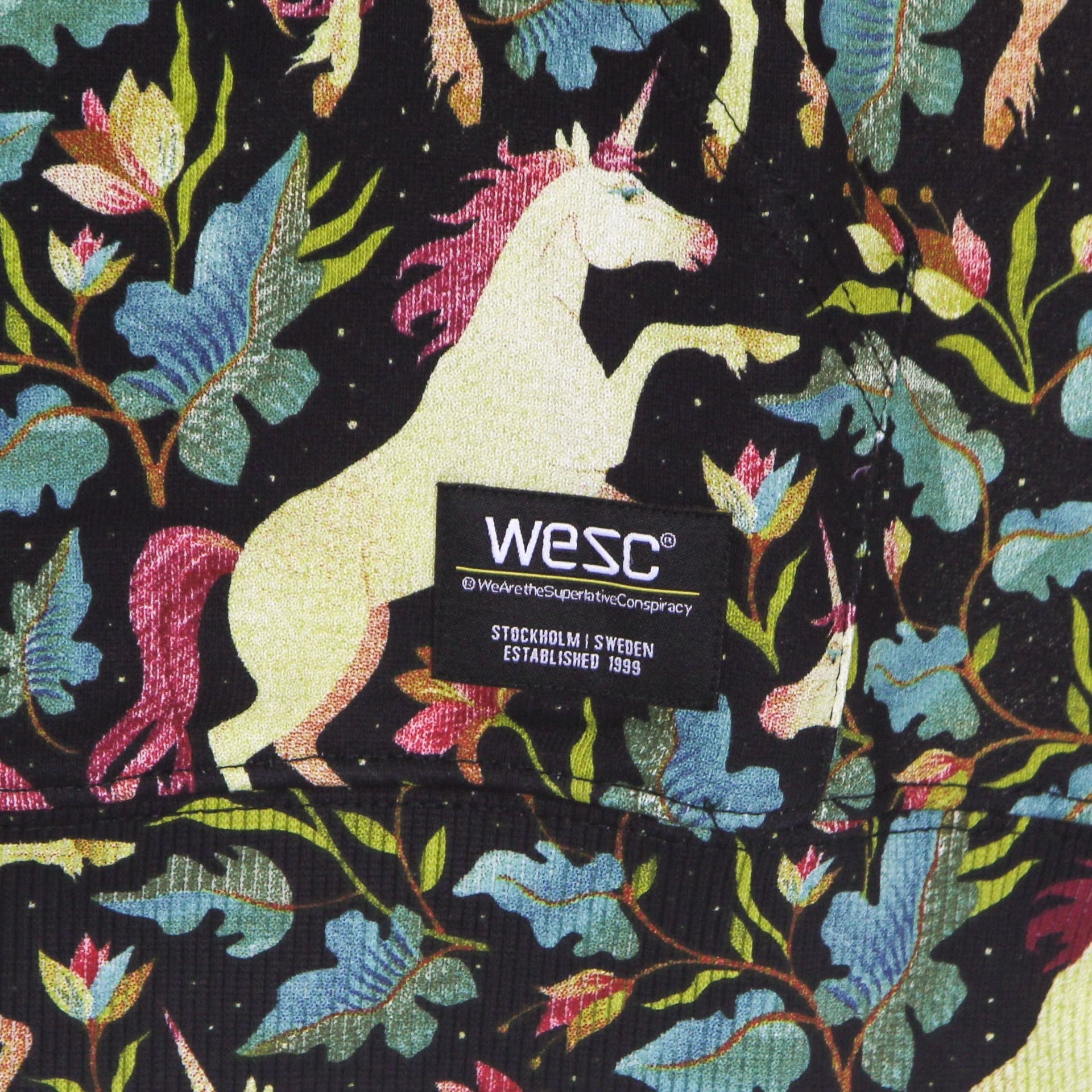 WESC Felpa Leggera Cappuccio Uomo Mike Unicorn Aop Hoodie Black da uomo in Felpe con cappuccio Drestige - Casamassima, commercioVirtuoso.it