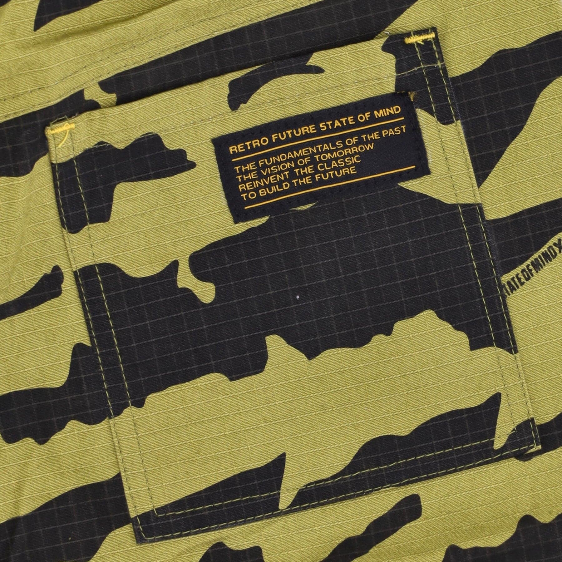 5TATE OF MIND Pantalone Corto Uomo Retrofuture Combat Shorts Military Camo da uomo in Pantaloncini Drestige - Casamassima, commercioVirtuoso.it