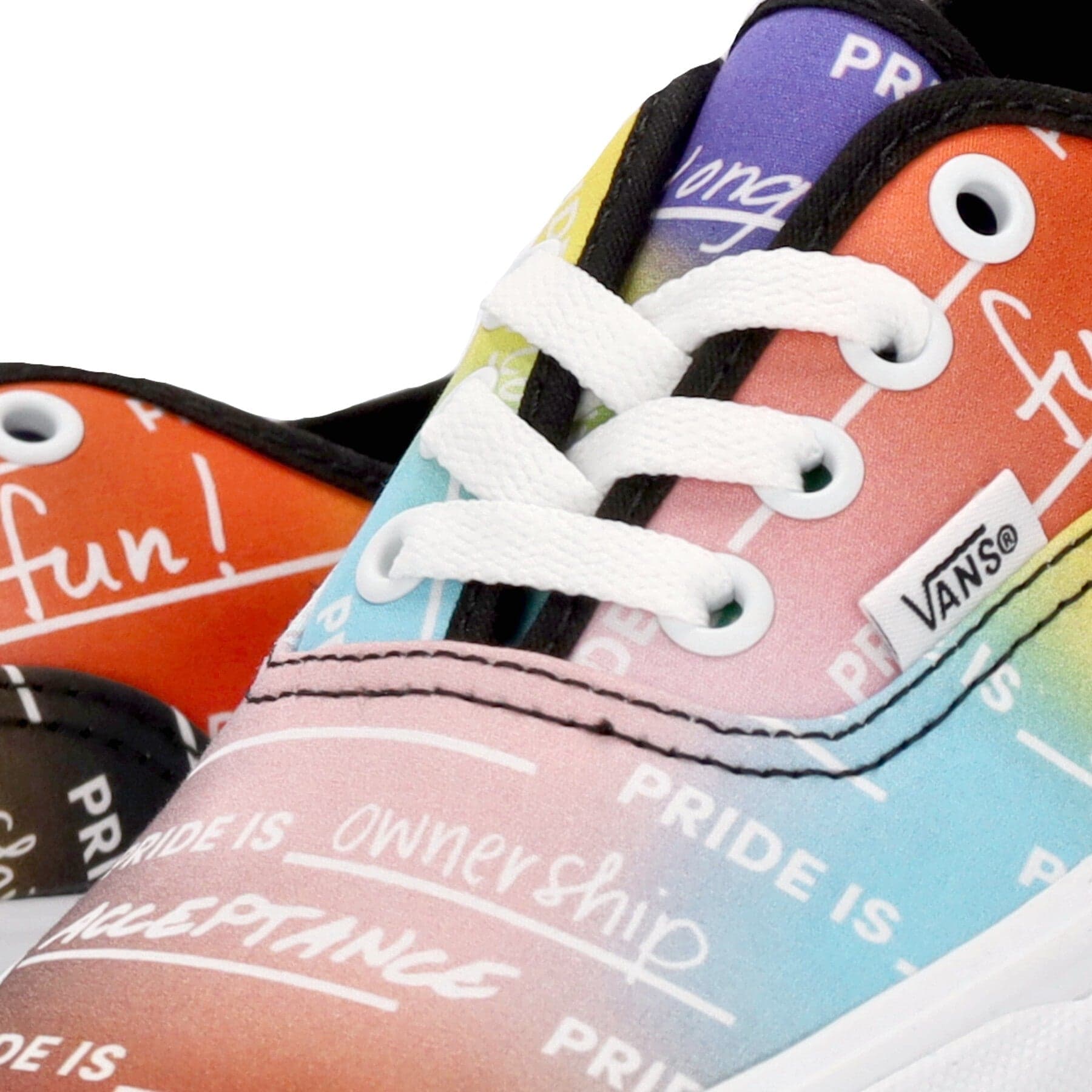 VANS Scarpa Bassa Uomo Authentic (pride) Rainbow/true White da uomo in Sneaker casual Drestige - Casamassima, commercioVirtuoso.it