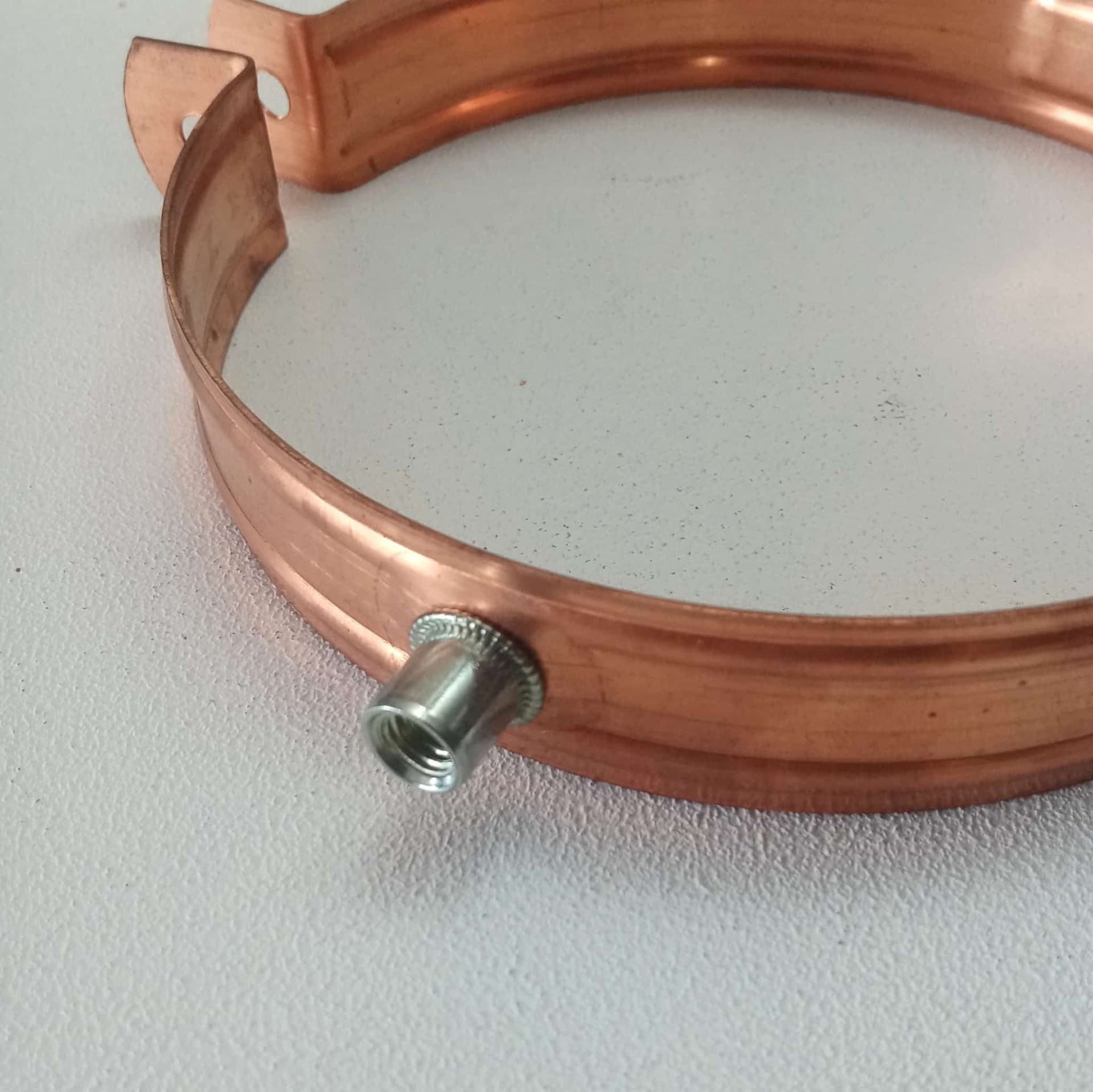 Collare in rame da 140mm per fissaggio e bloccaggio a muro in Golfari Aloiserw.com - Altomonte, commercioVirtuoso.it