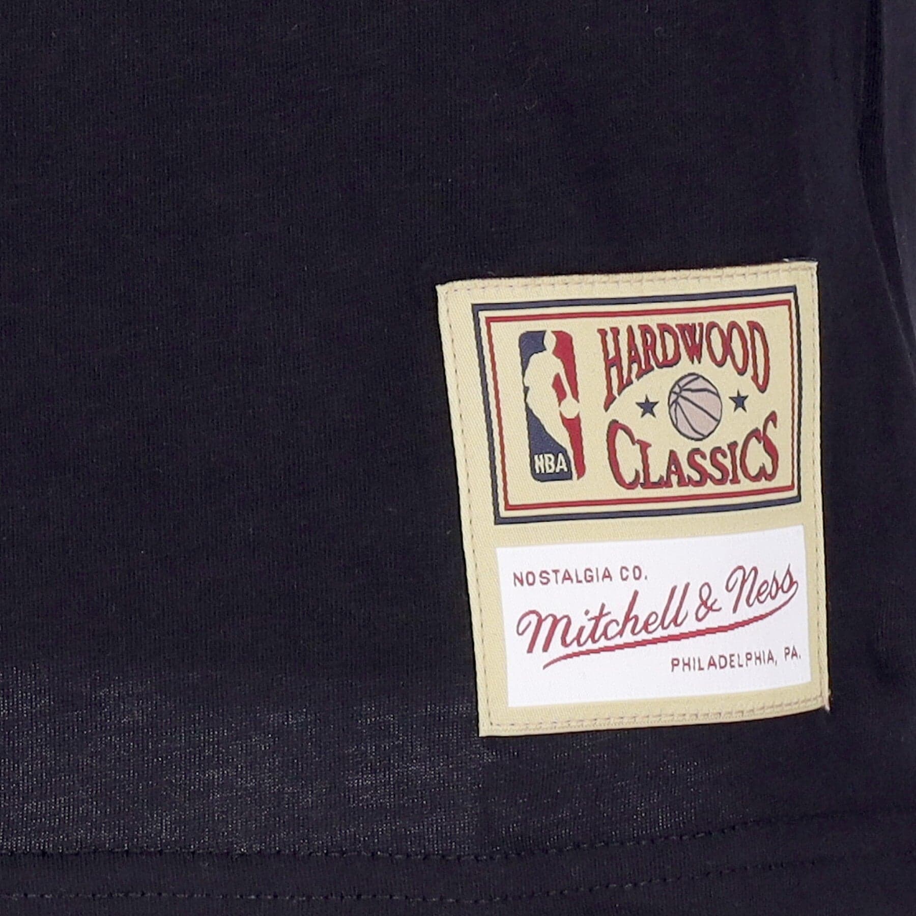 MITCHELL &amp; NESS Maglietta Uomo Nba Tee Hardwood Classics No 32 Magic Johnson Loslak Black/original Team Colors da uomo in T-shirt Drestige - Casamassima, commercioVirtuoso.it
