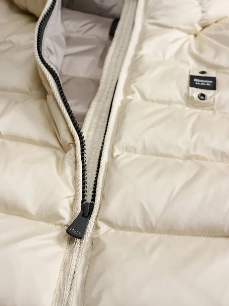 Blauer giubbino donna piumino sfiancato Charme
25WBLDC03100 907GG in Giacche Broadway Red - Barletta, commercioVirtuoso.it