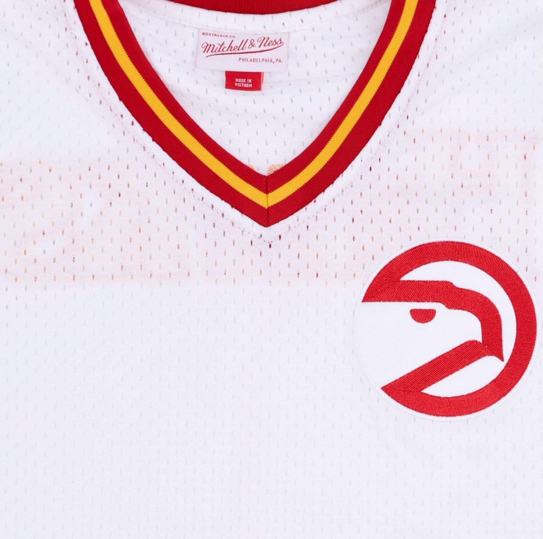 MITCHELL &amp; NESS Casacca Uomo Nba Fashion Mesh V-neck Hardwood Classics Atlhaw White/original Team Colors da uomo in T-Shirt Drestige - Casamassima, commercioVirtuoso.it