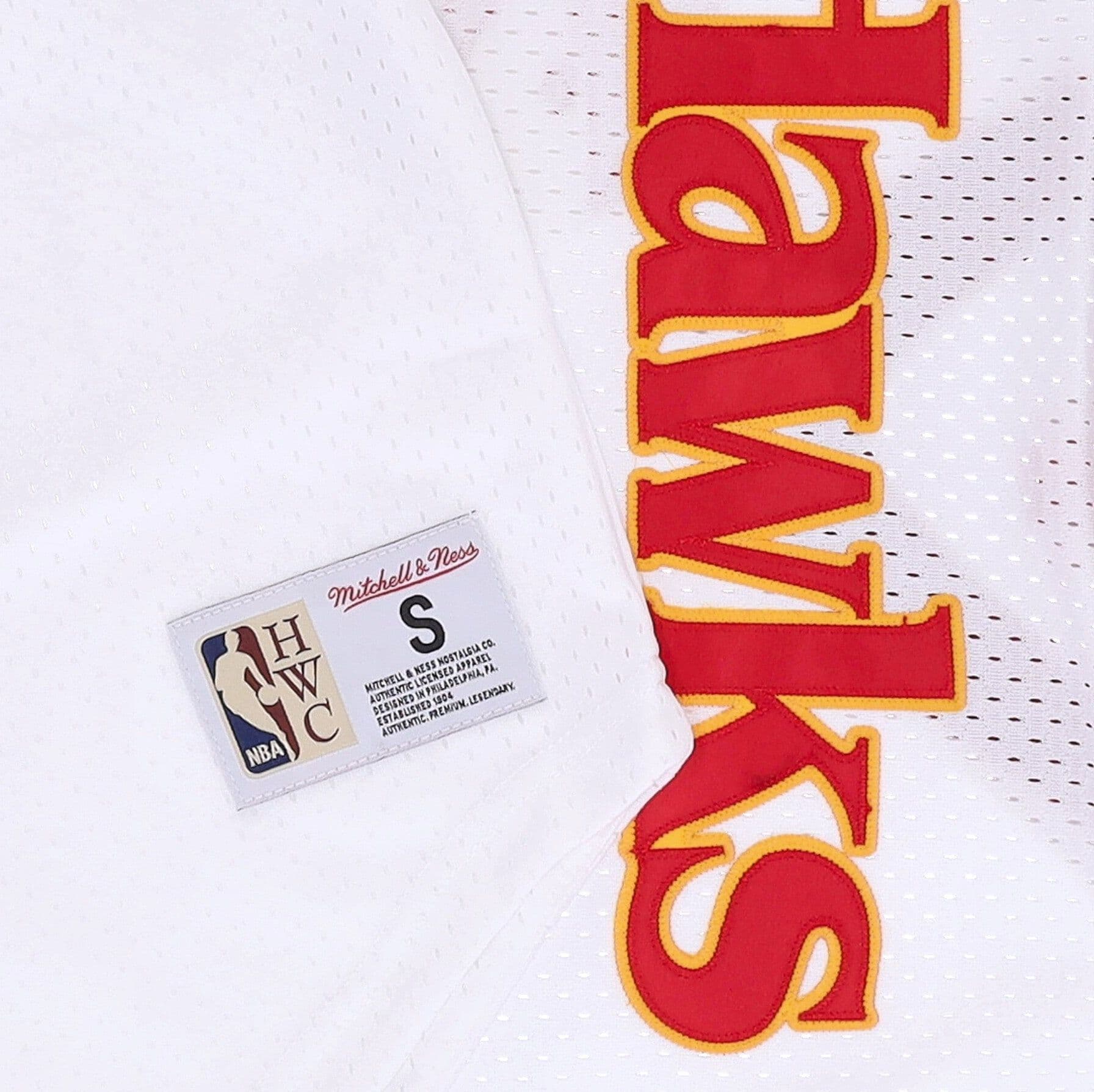 MITCHELL &amp; NESS Casacca Uomo Nba Fashion Mesh V-neck Hardwood Classics Atlhaw White/original Team Colors da uomo in T-Shirt Drestige - Casamassima, commercioVirtuoso.it