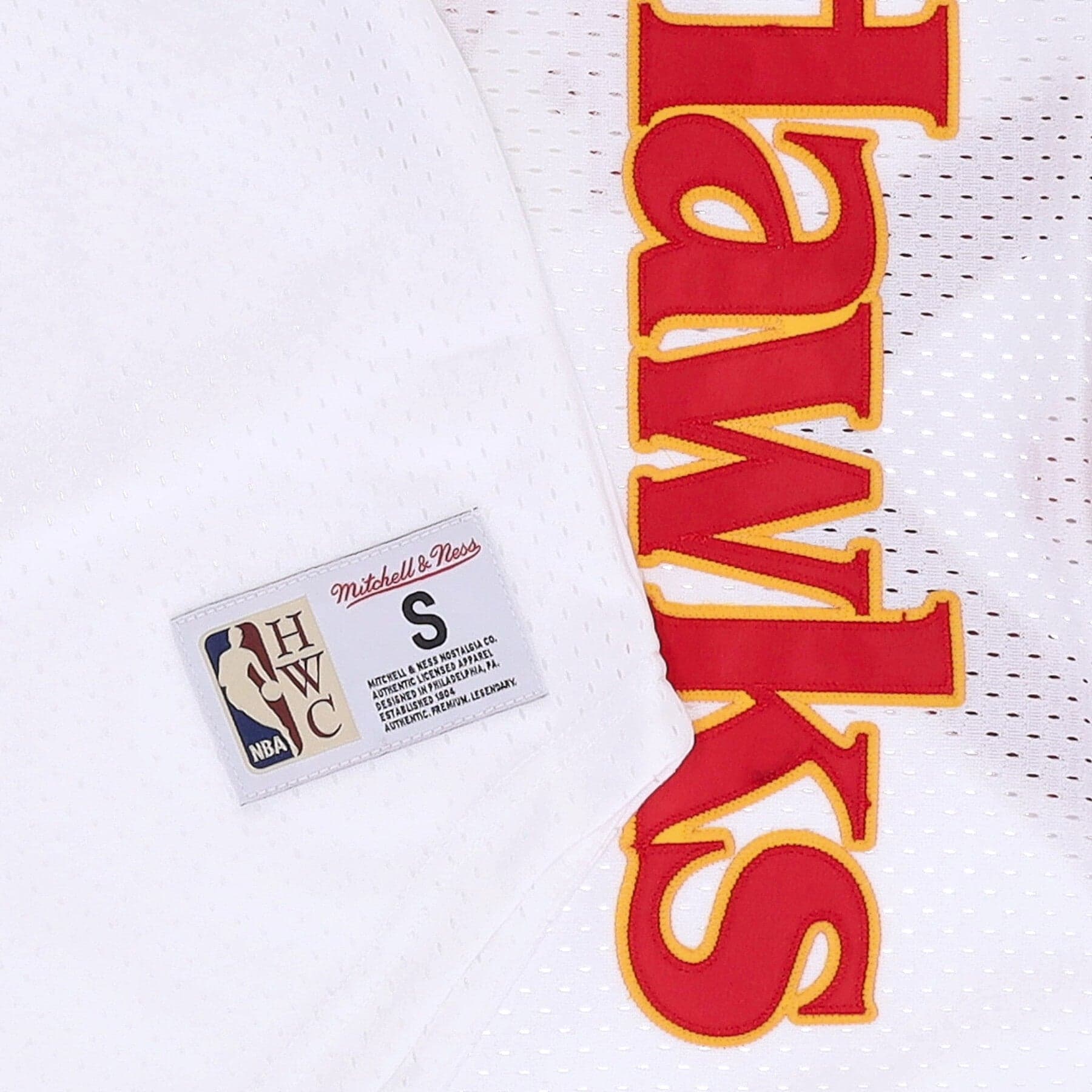MITCHELL &amp; NESS Casacca Uomo Nba Fashion Mesh V-neck Hardwood Classics Atlhaw White/original Team Colors da uomo in T-Shirt Drestige - Casamassima, commercioVirtuoso.it