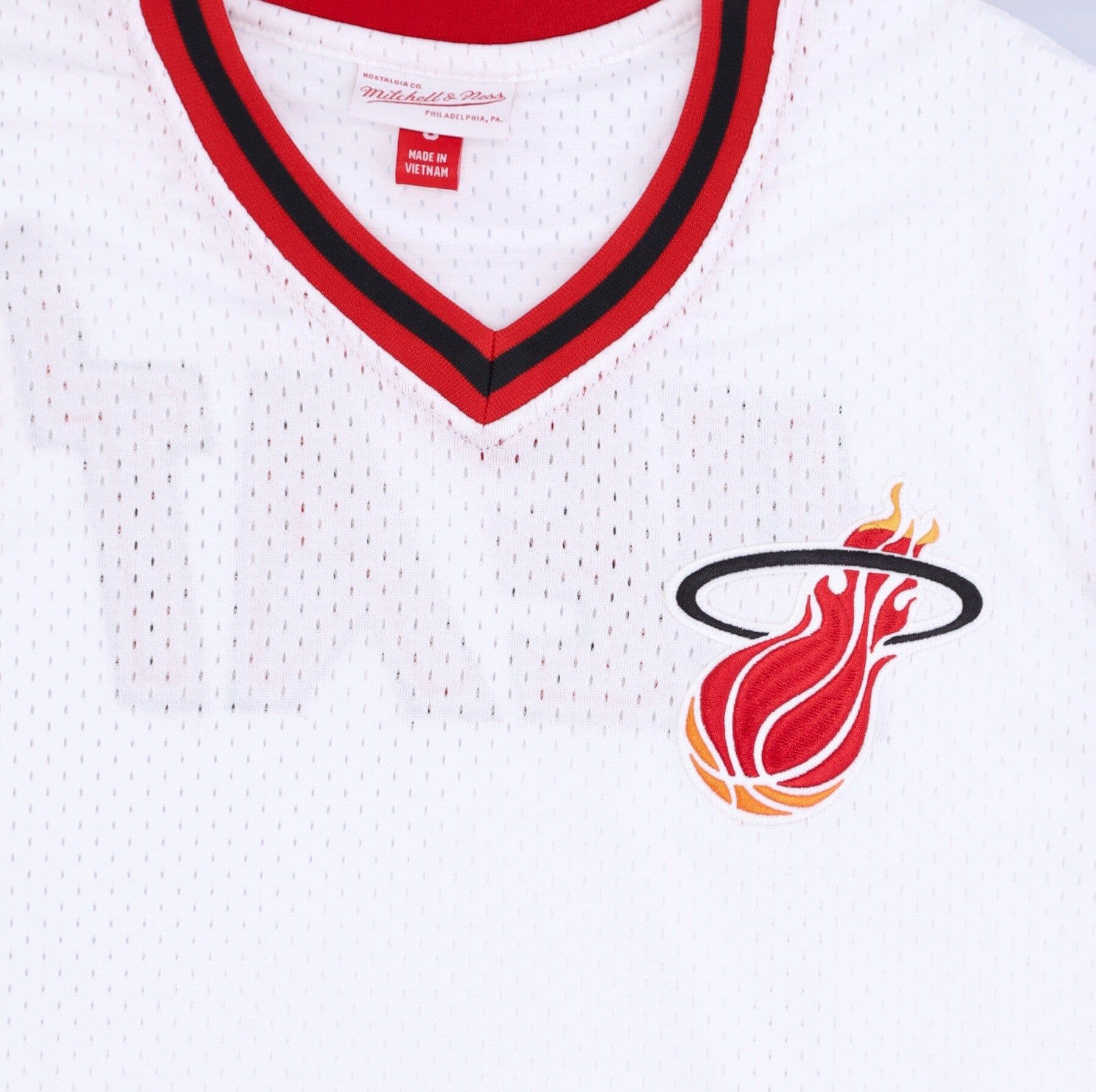 MITCHELL &amp; NESS Casacca Uomo Nba Fashion Mesh V-neck Hardwood Classics Miahea White/original Team Colors da uomo in T-Shirt Drestige - Casamassima, commercioVirtuoso.it