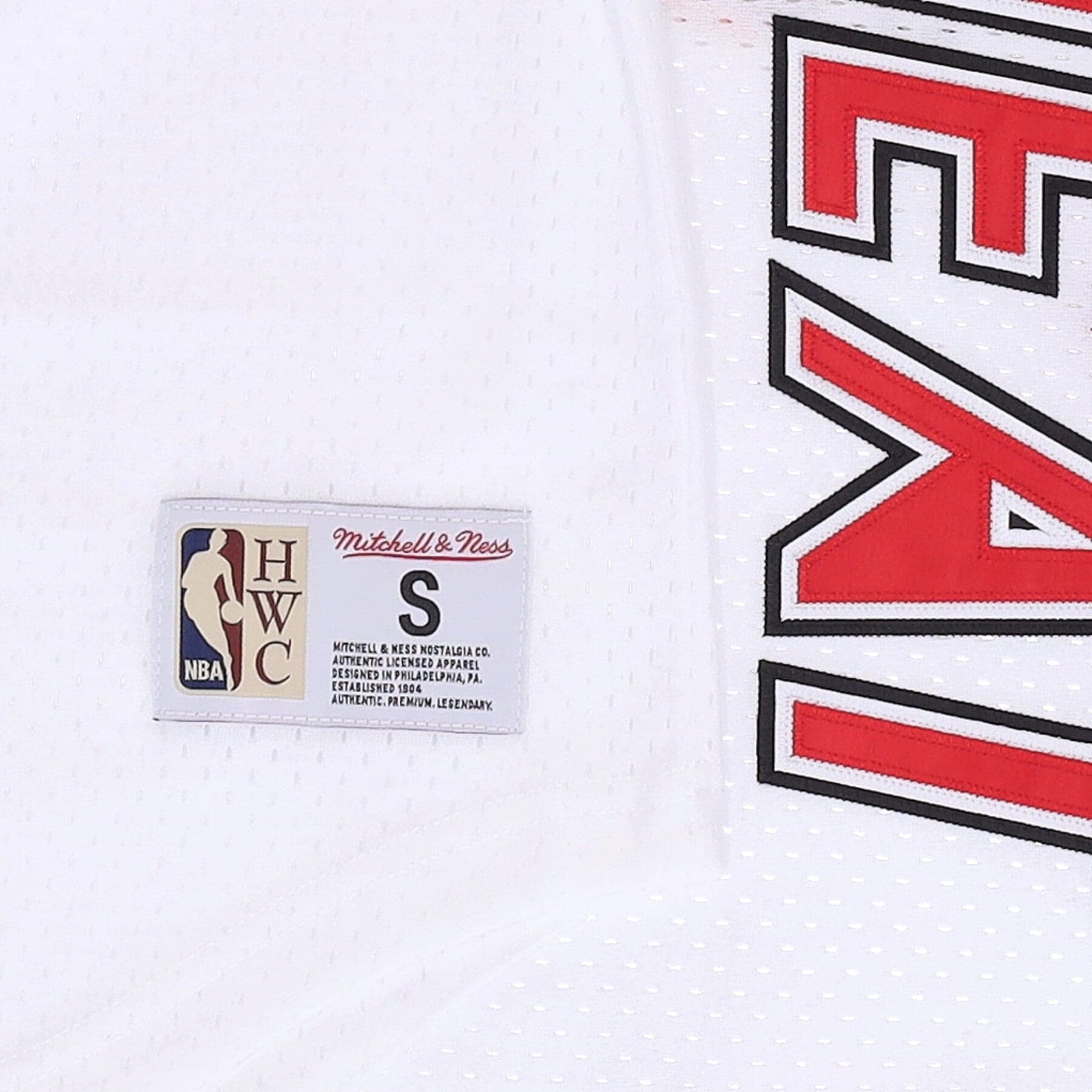 MITCHELL &amp; NESS Casacca Uomo Nba Fashion Mesh V-neck Hardwood Classics Miahea White/original Team Colors da uomo in T-Shirt Drestige - Casamassima, commercioVirtuoso.it