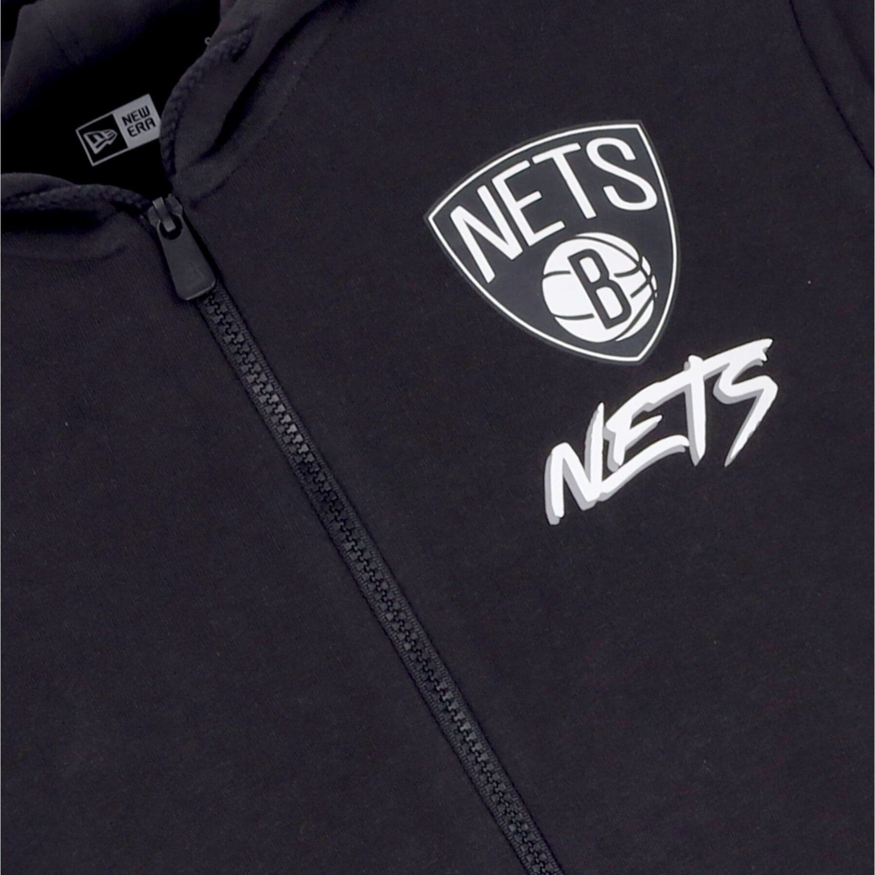 NEW ERA Felpa Leggera Cappuccio Zip Uomo Nba Script Graphic Fz Bronet Black/white da uomo in Felpe con cappuccio Drestige - Casamassima, commercioVirtuoso.it