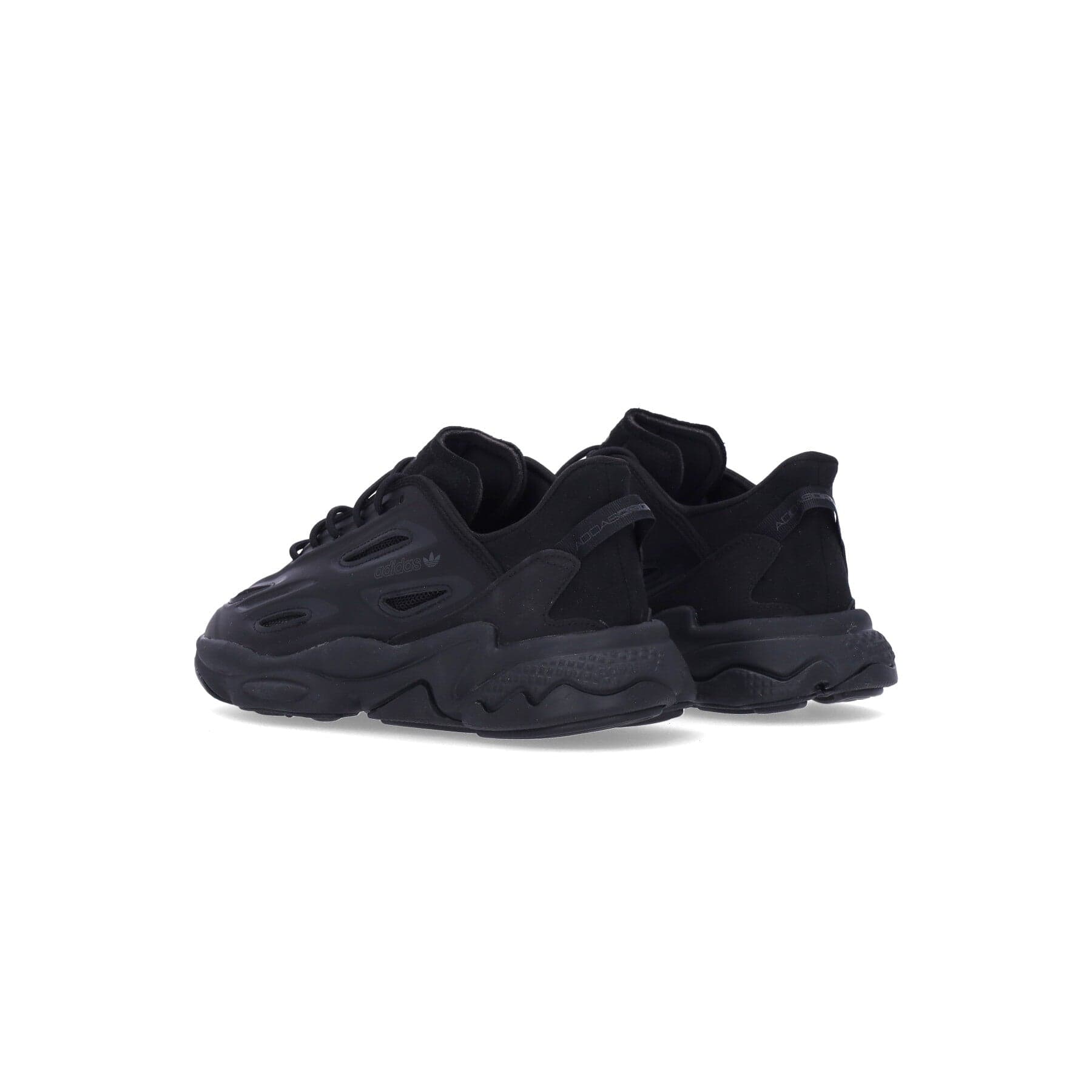 Adidas Scarpa Bassa Uomo Ozweegon Celox Core Black/core Black/grey Five da uomo in Sneaker casual Drestige - Casamassima, commercioVirtuoso.it