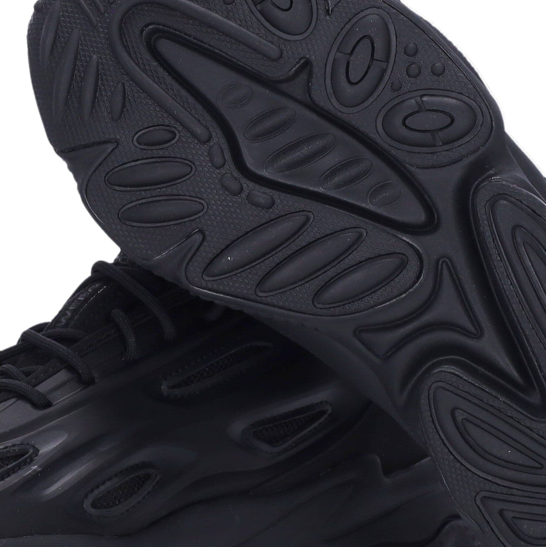 Adidas Scarpa Bassa Uomo Ozweegon Celox Core Black/core Black/grey Five da uomo in Sneaker casual Drestige - Casamassima, commercioVirtuoso.it