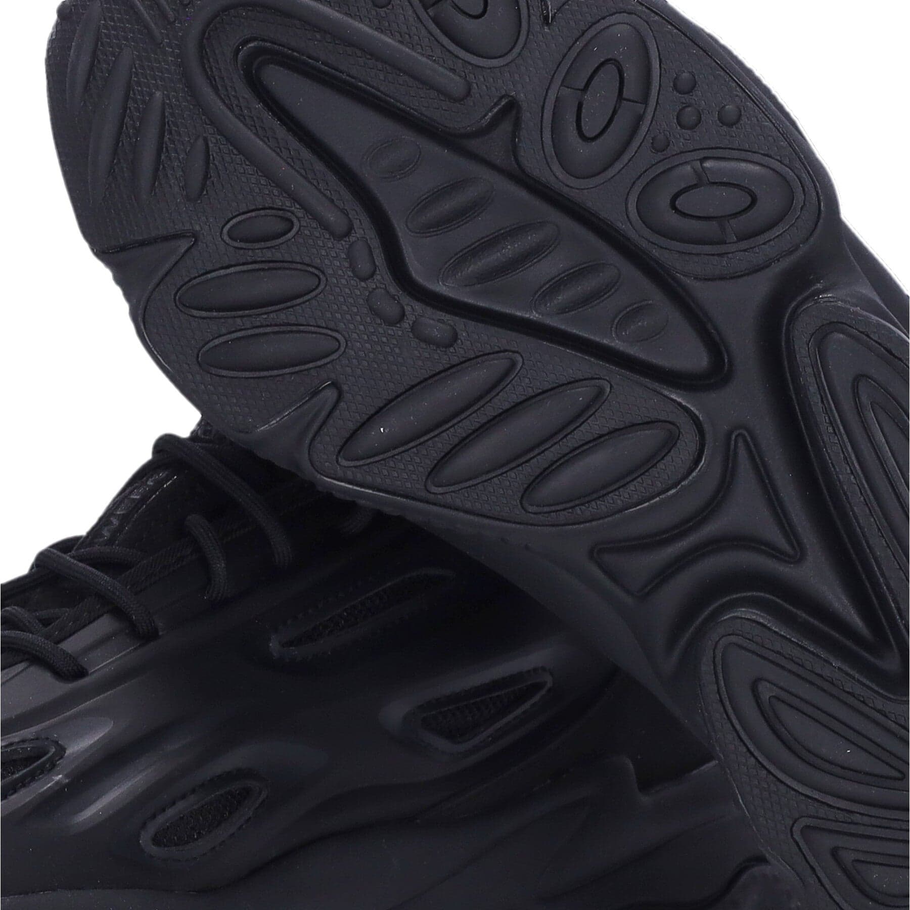 Adidas Scarpa Bassa Uomo Ozweegon Celox Core Black/core Black/grey Five da uomo in Sneaker casual Drestige - Casamassima, commercioVirtuoso.it