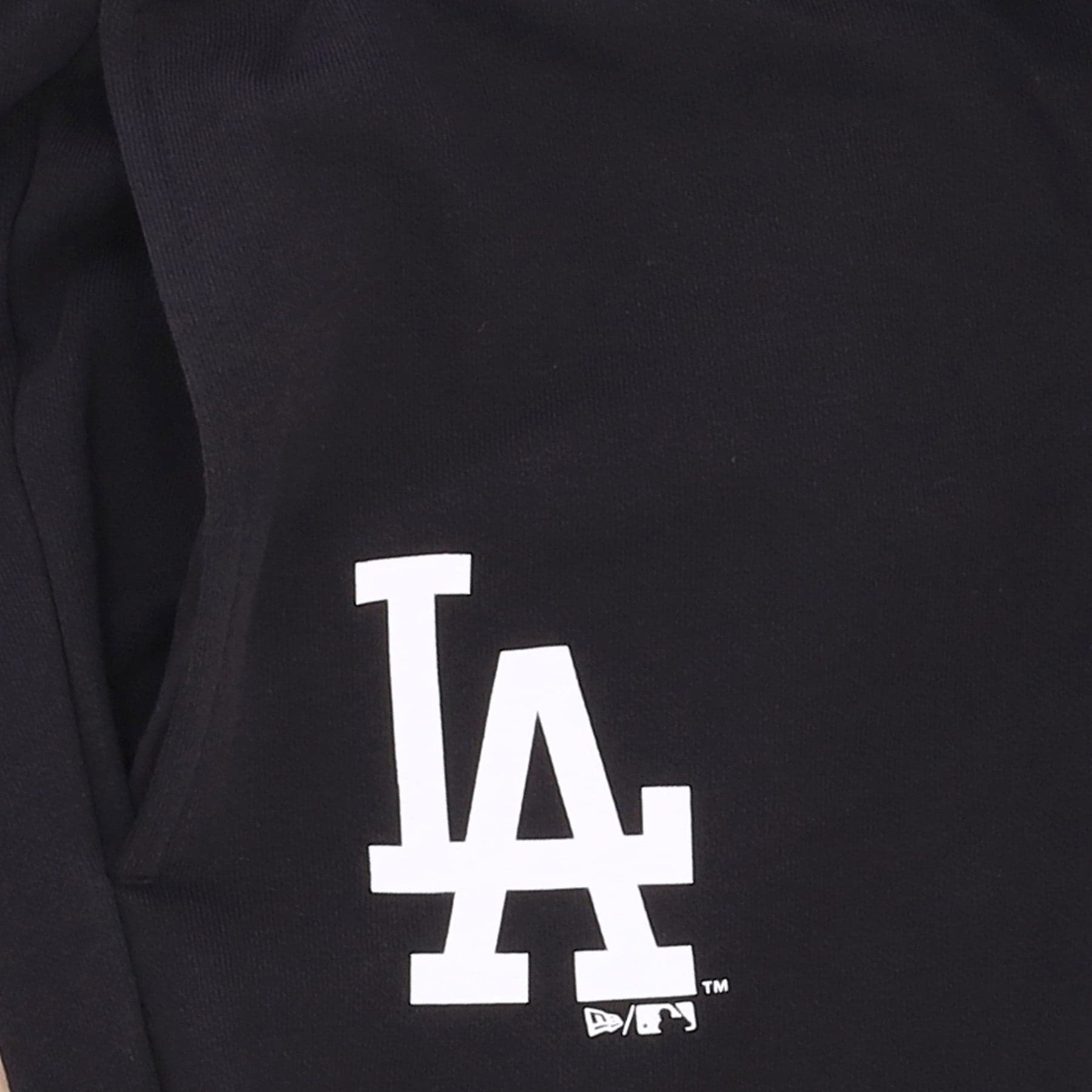 NEW ERA Pantalone Tuta Felpato Uomo Mlb Team Logo Jogger Losdod Black/white da uomo in Pantaloni sportivi Drestige - Casamassima, commercioVirtuoso.it