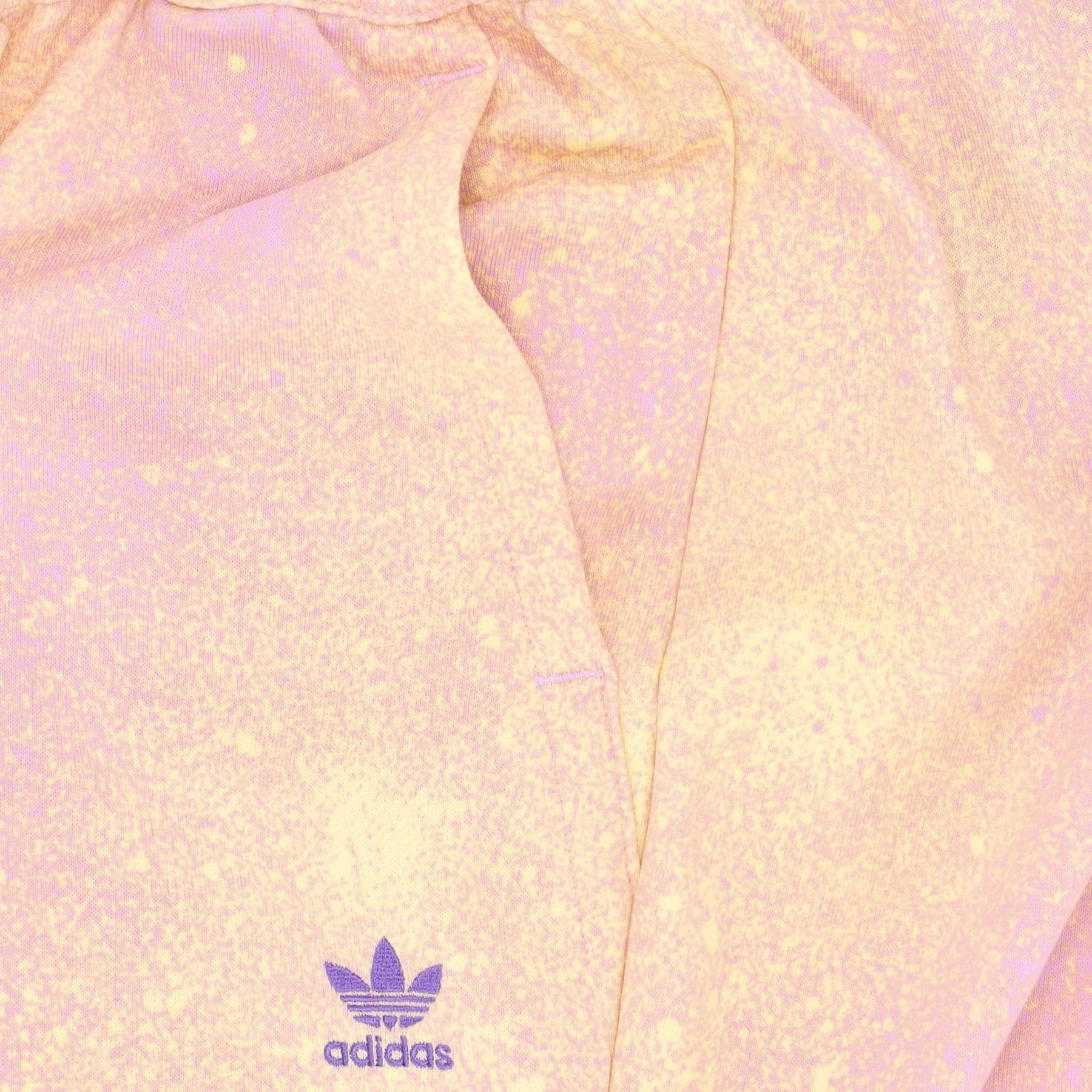Adidas Pantalone Tuta Leggero Donna All Over Print Jogger Bliss Lilac/almost Yellow da donna in Pantaloni sportivi Drestige - Casamassima, commercioVirtuoso.it