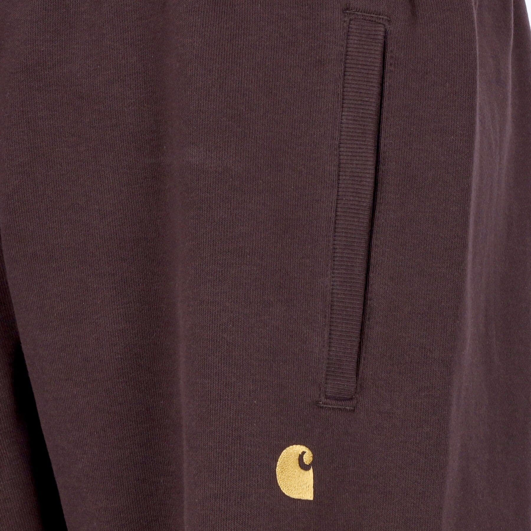 CARHARTT WIP Pantalone Tuta Felpato Uomo Chase Sweat Pant Dark Umber/gold da uomo in Pantaloni sportivi Drestige - Casamassima, commercioVirtuoso.it