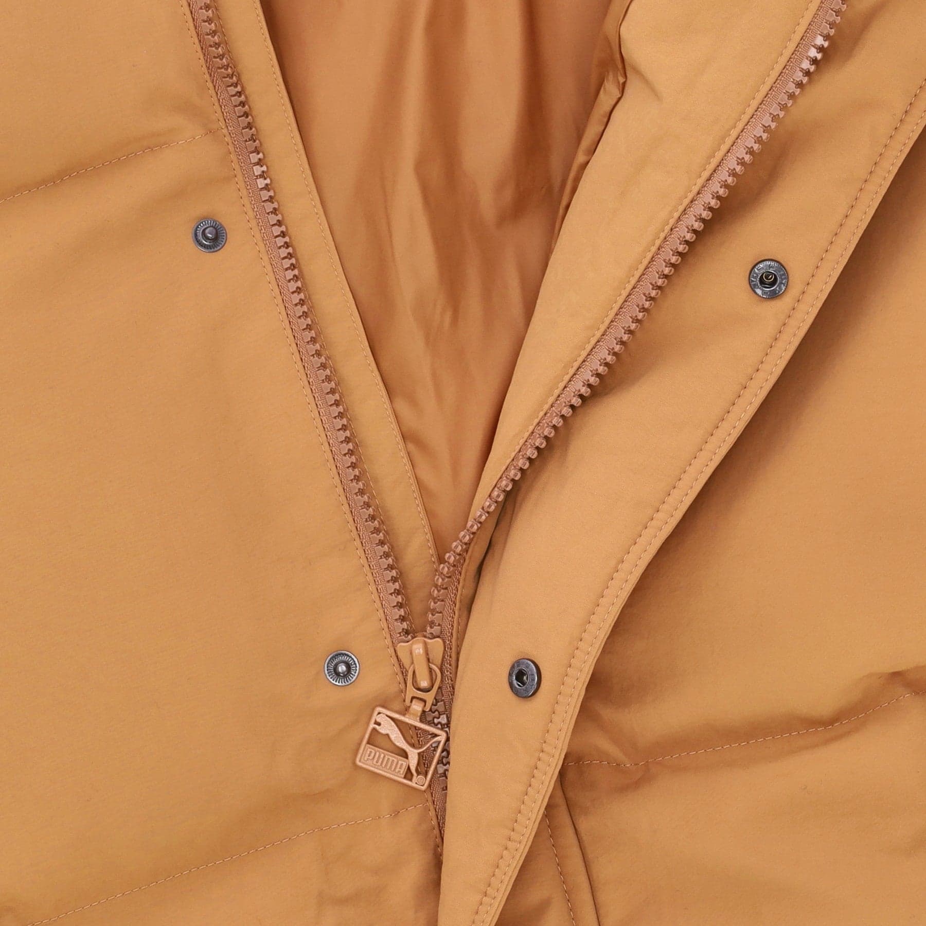 PUMA Piumino Uomo Classic Oversized Polyball Puffer Desert Tan da uomo in T-Shirt Drestige - Casamassima, commercioVirtuoso.it