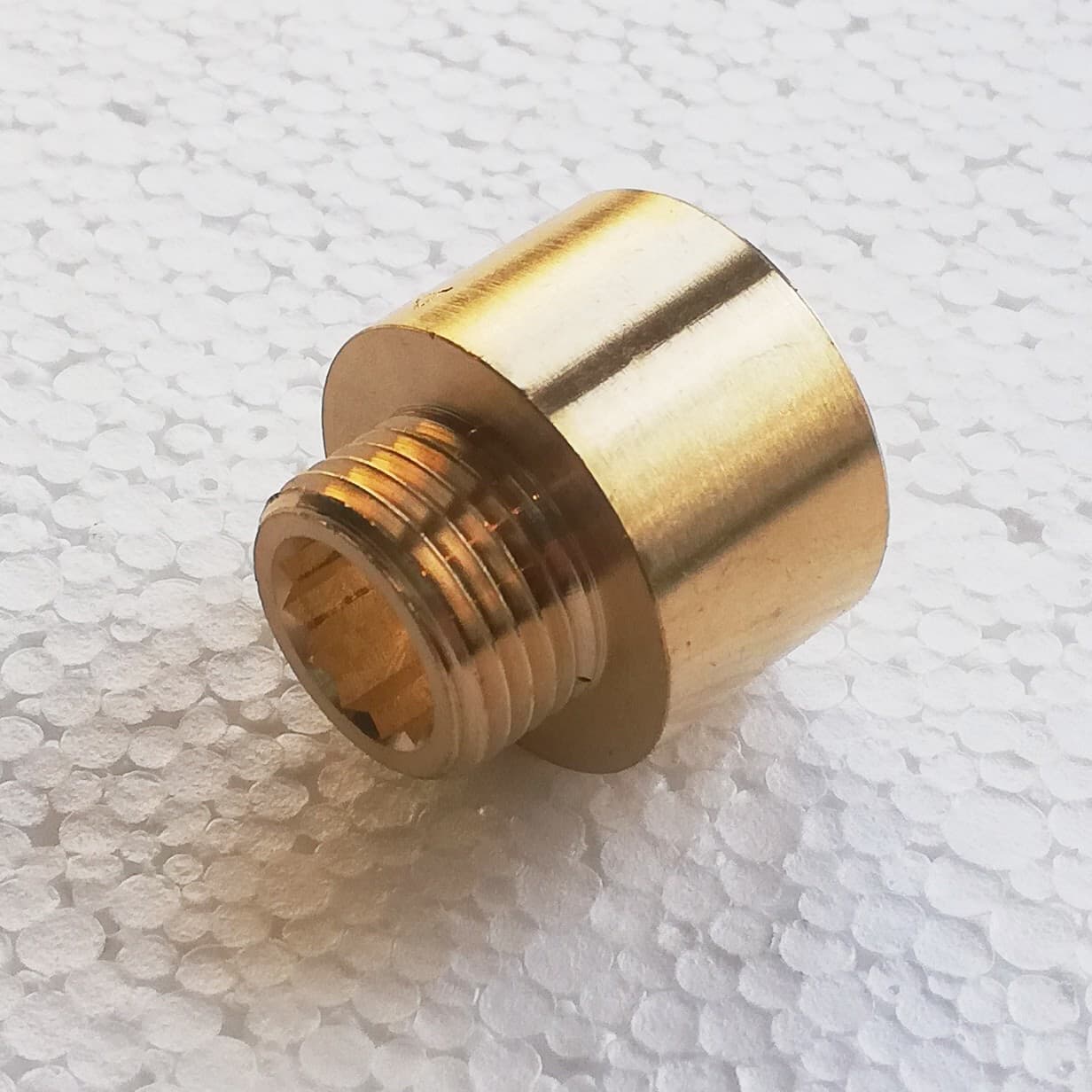 Prolunga ridotta da F 1/2" x M 3/8" in ottone giallo
