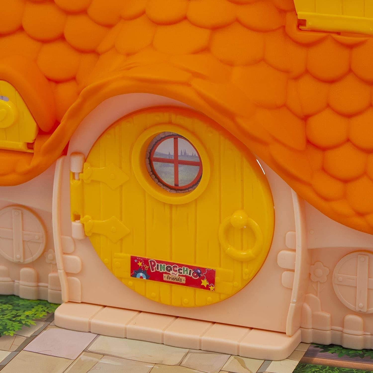 Pinocchio - La casa con 2 Personaggi in Auto e auto da corsa Centro Bimbo - Siderno, commercioVirtuoso.it