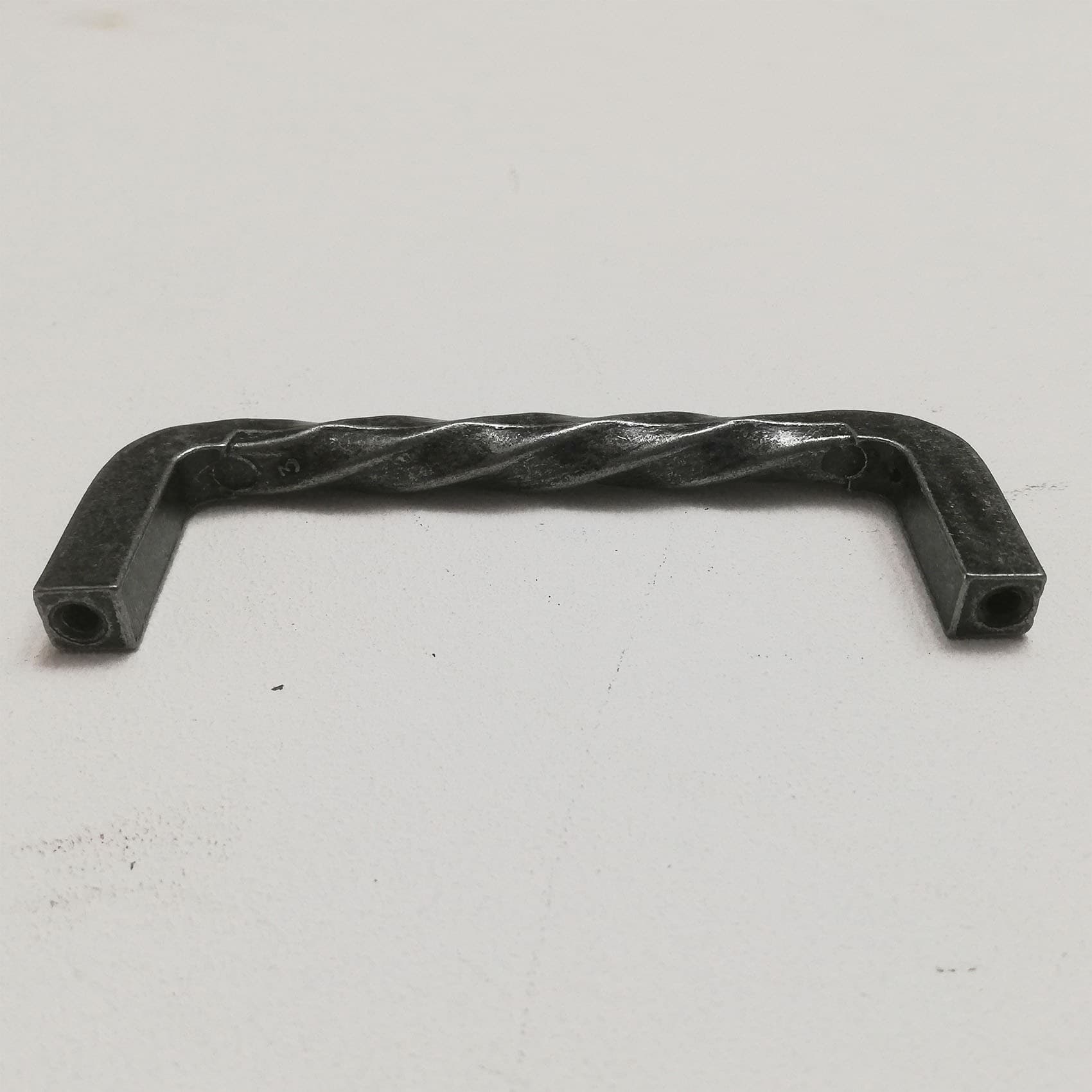 Maniglia quadrata nera interasse 96mm in Tiretti Aloiserw.com - Altomonte, commercioVirtuoso.it